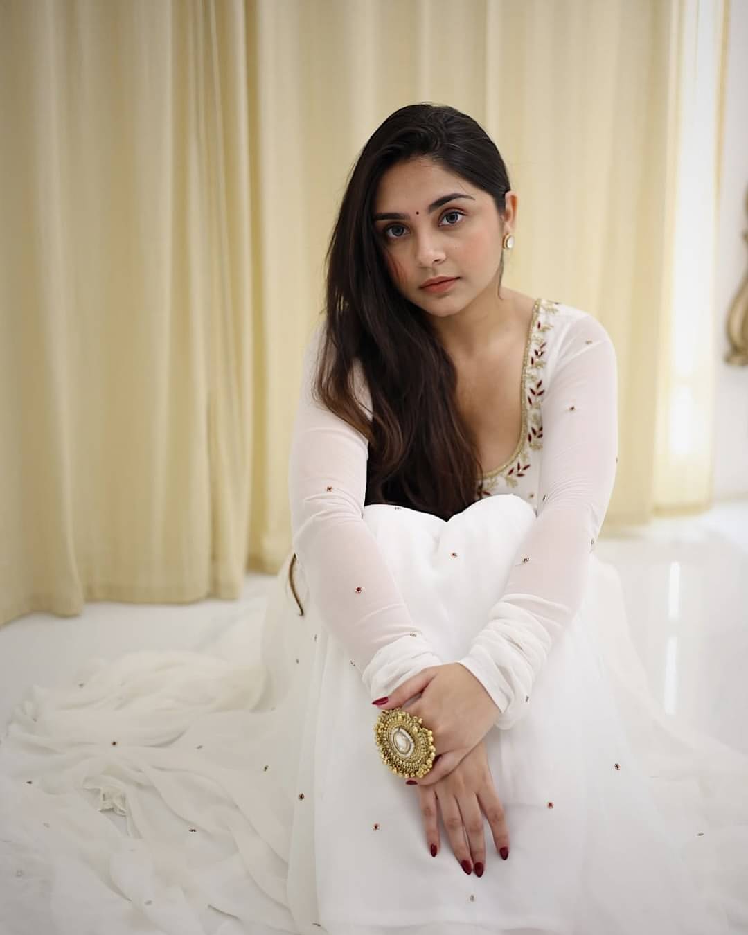 Trandtide Women Georgette Anarkali Stitched Ethnic Gown With Dupatta ( White )     			Trandtide Women Georgette Anarkali Stitched Ethnic Gown With Dupatta ( White )