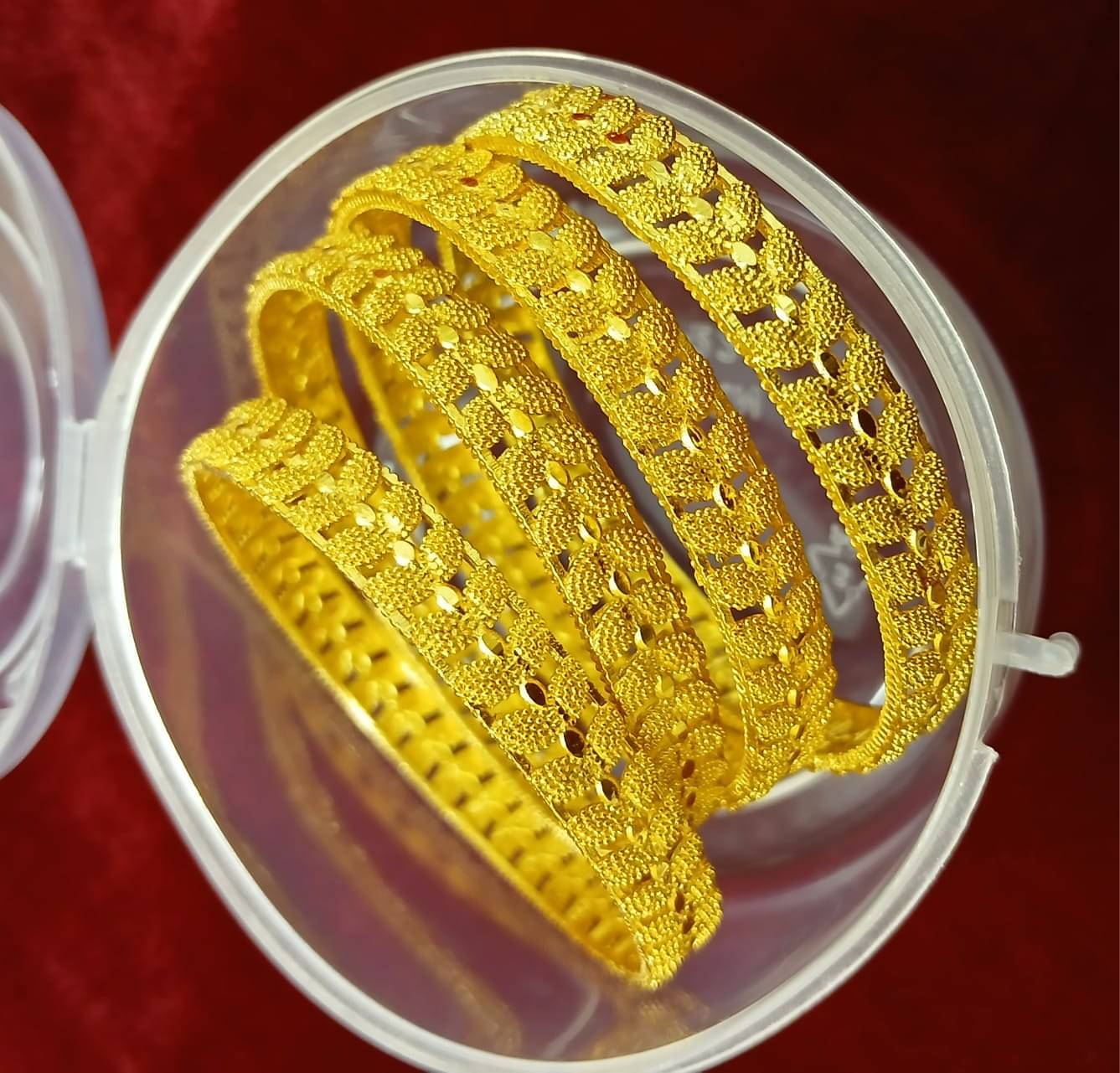 HomeSpire Gold Bangle Set ( Pack of 1 ) HomeSpire Gold Bangle Set ( Pack of 1 )