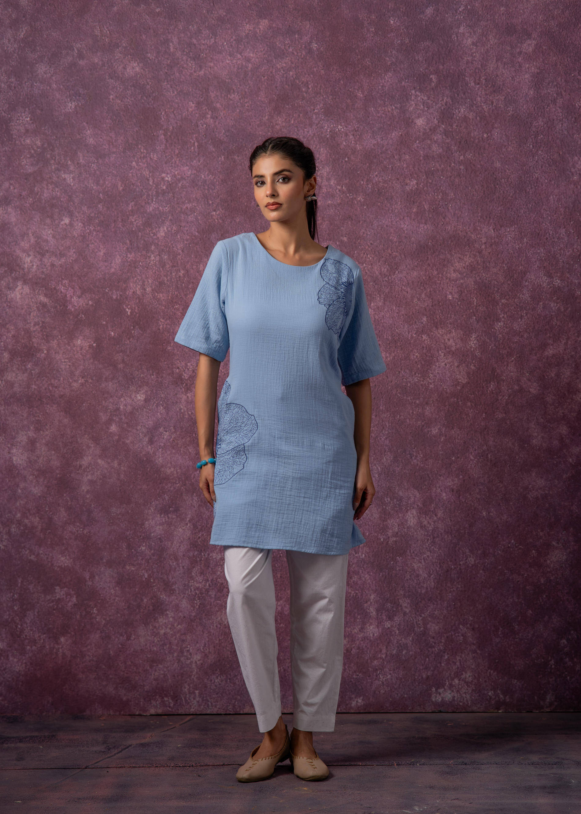     			Juniper Women Cotton Embroidered Straight Kurti ( Blue )