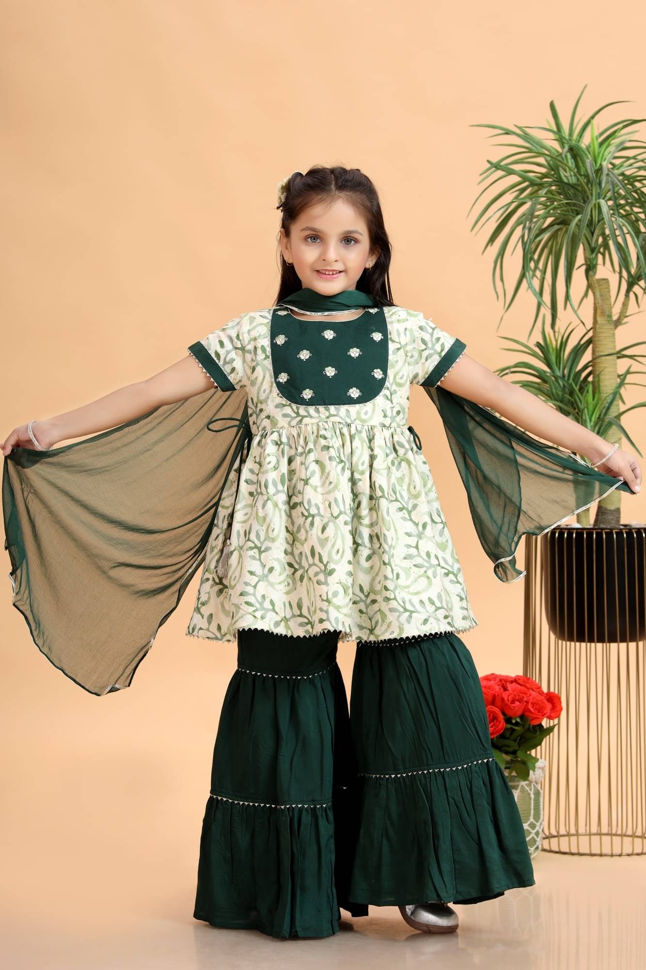     			MASTARANG Girls Cotton Blend Kurti with Sharara ( Pack of 1 , Green )