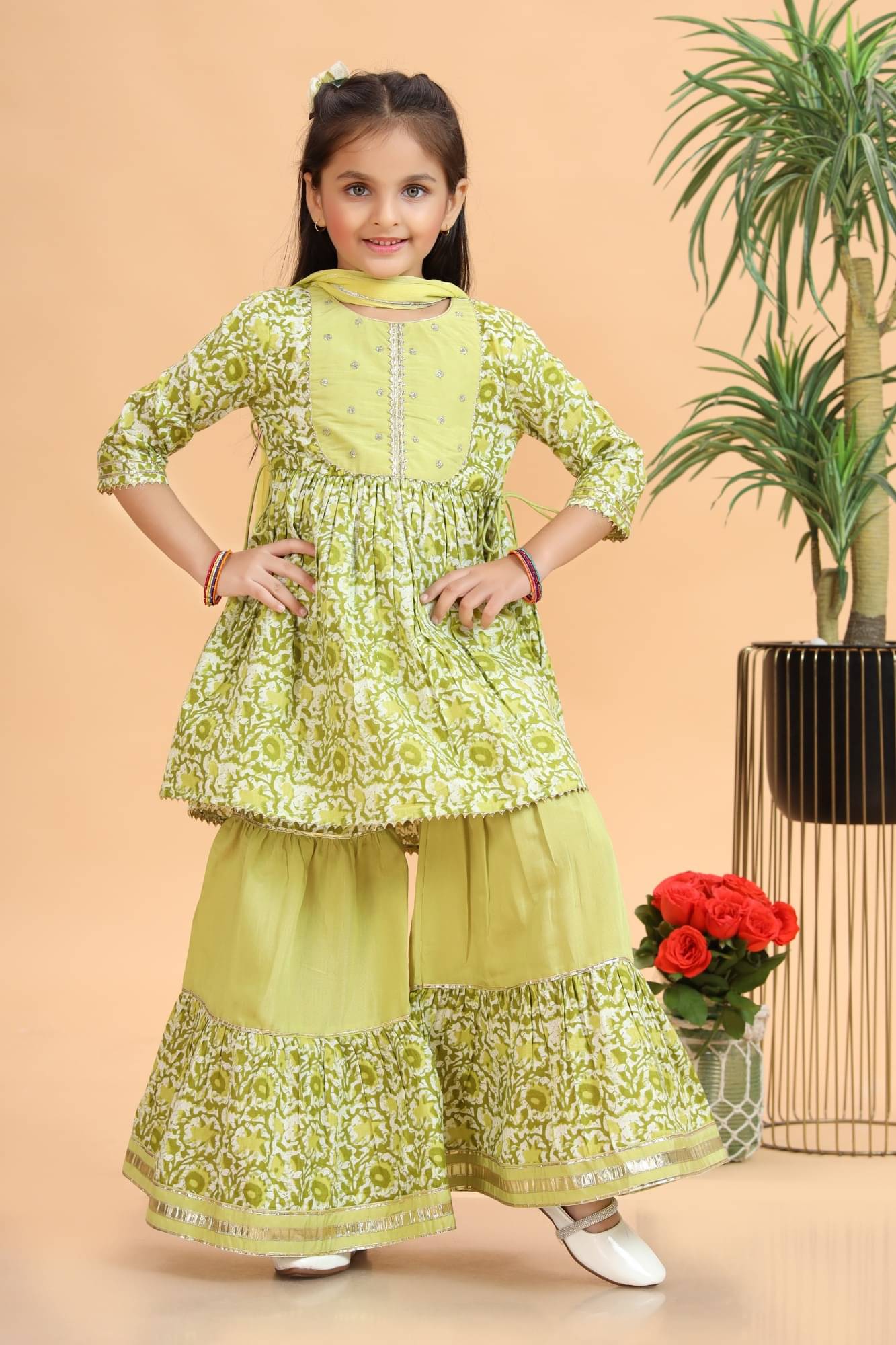     			MASTARANG Girls Cotton Kurti with Sharara ( Pack of 1 , Green )
