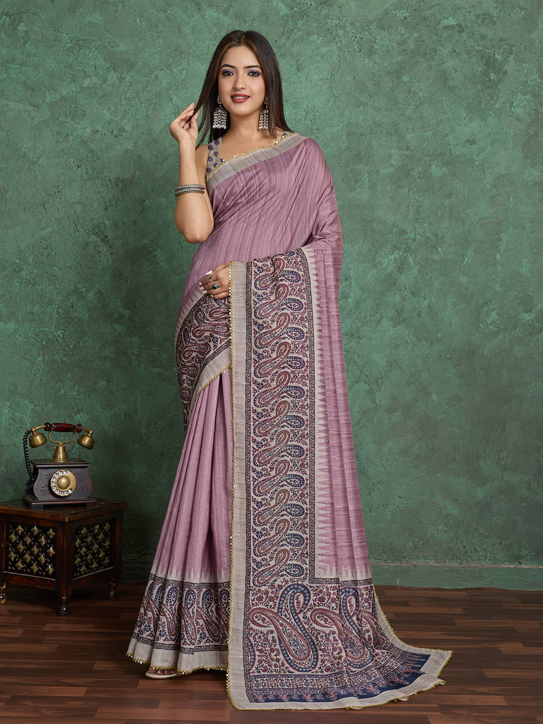     			Nil Madhav Art Silk Applique Regular Saree With Unstitched Blouse Piece ( Pink )