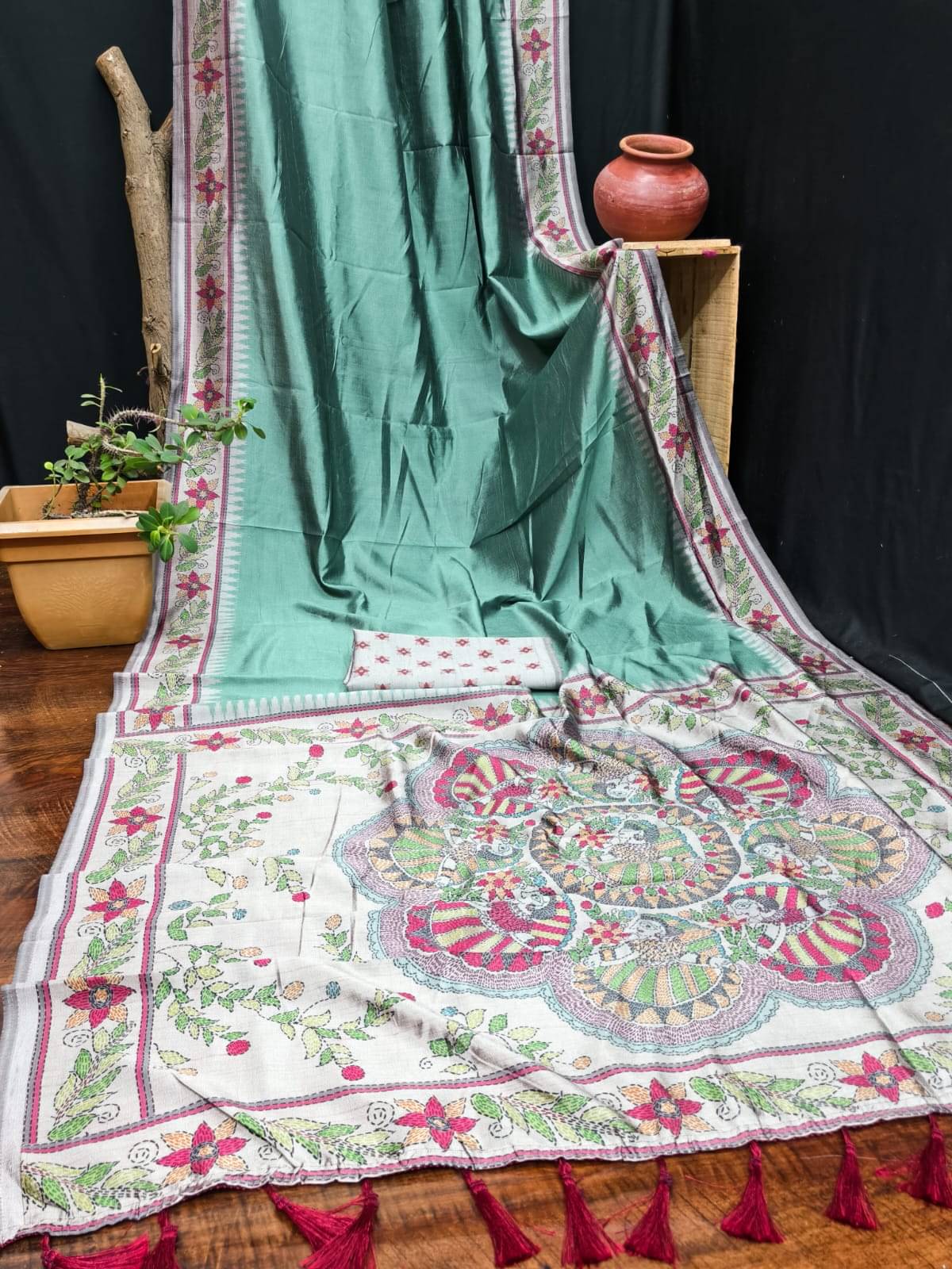 Nil Madhav Art Silk Embellished Banarasi saree With Unstitched Blouse Piece ( Sea Green ) Nil Madhav Art Silk Embellished Banarasi saree With Unstitched Blouse Piece ( Sea Green )