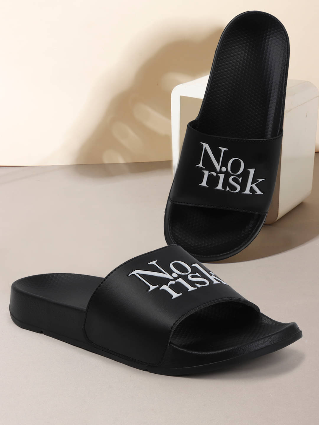     			Qrite Black Men's Slide Flip Flop