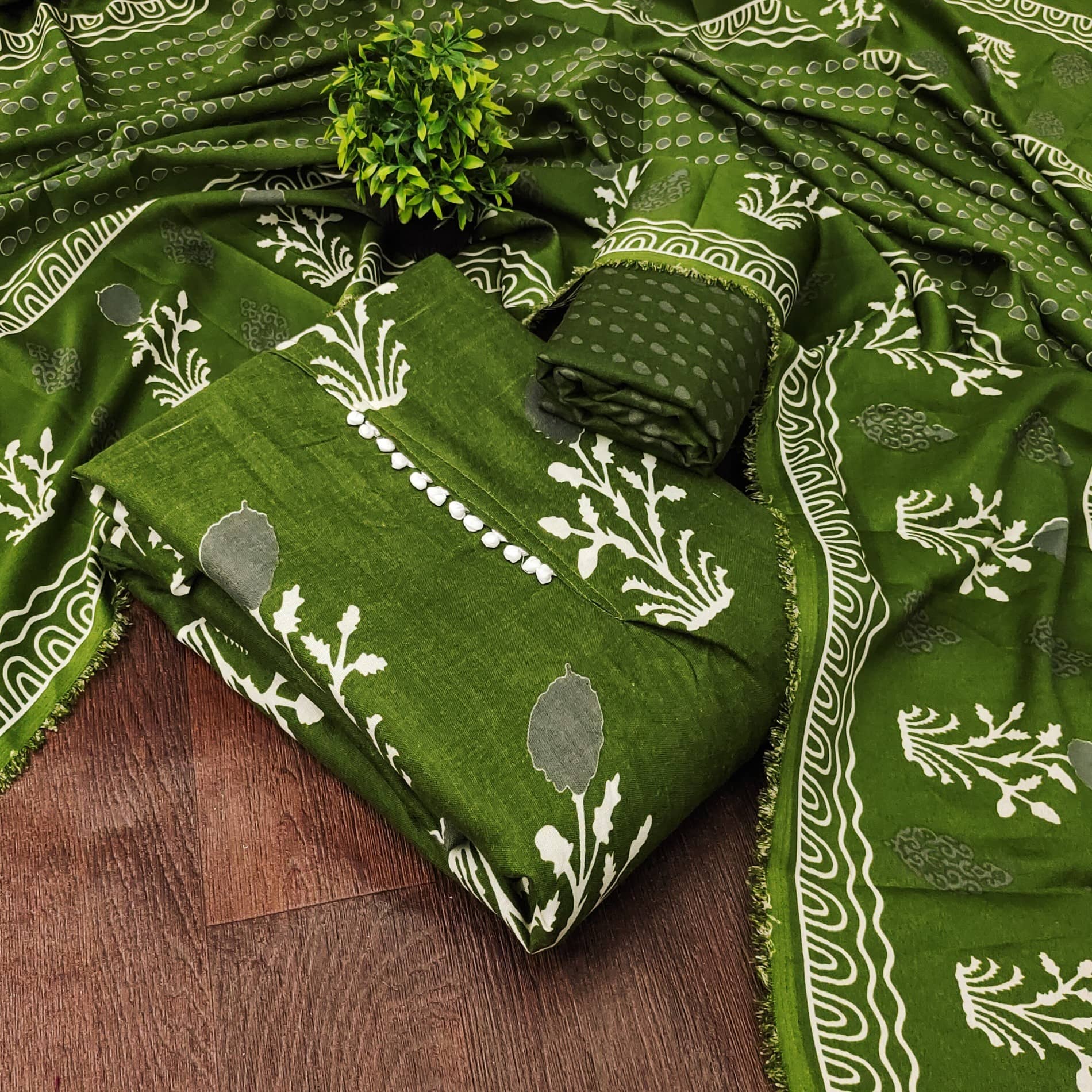 Rangtulika Ethnics Women Cotton Unstitched Dress Material ( Green ) - Unstitched Fabrics | Buy online on ZillyBuy