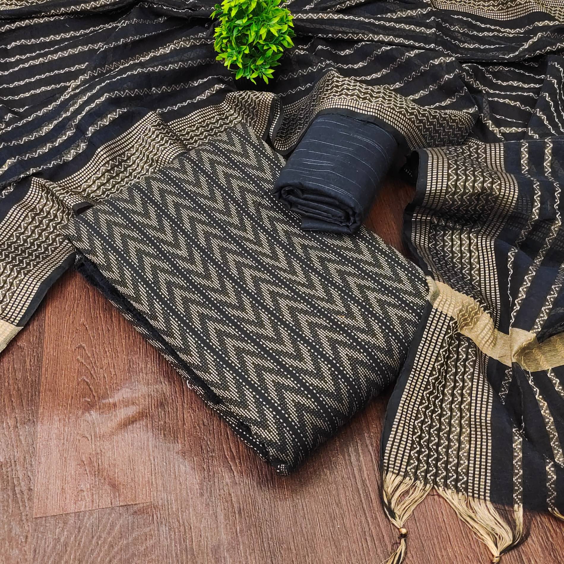     			Rangtulika Ethnics Women Cotton Unstitched Dress Material ( Black )