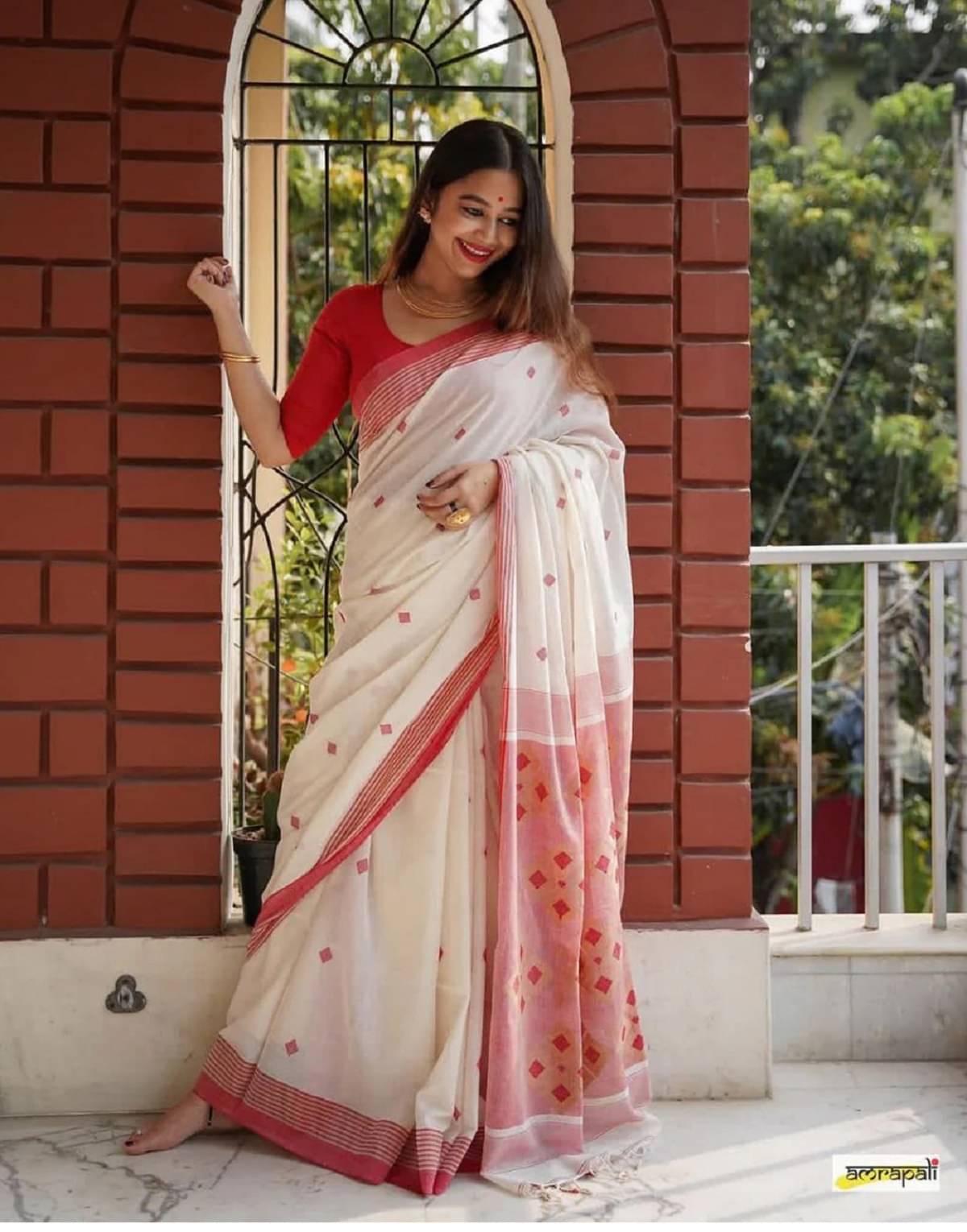 SATVASHIV Chanderi Woven Regular Saree With Unstitched Blouse Piece ( Red ) SATVASHIV Chanderi Woven Regular Saree With Unstitched Blouse Piece ( Red )