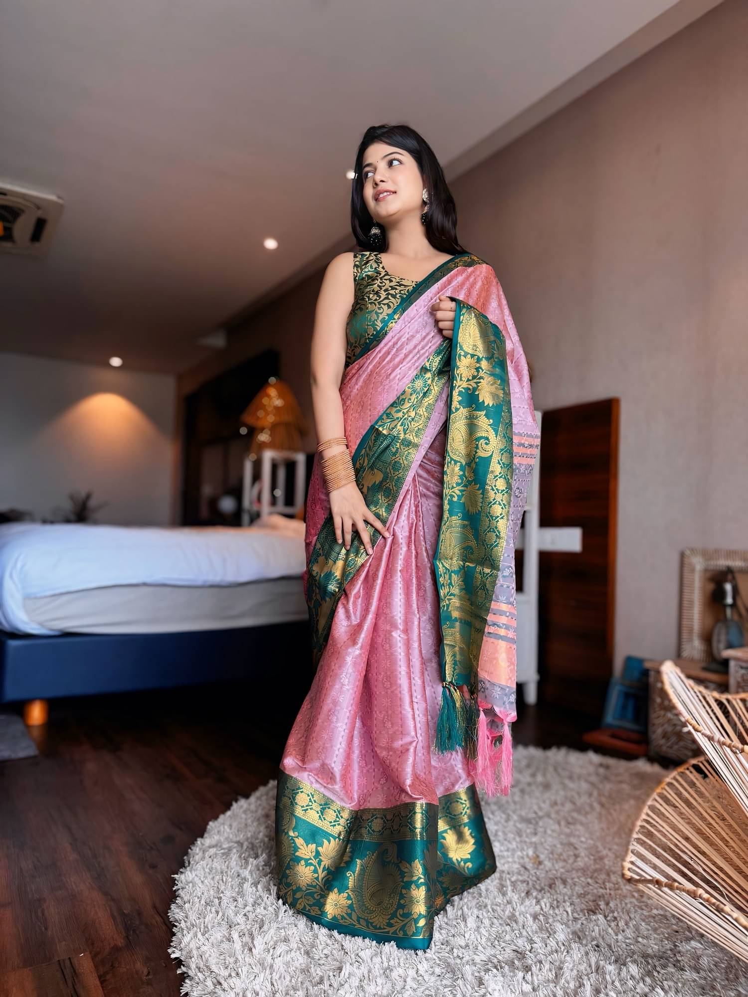     			SATVASHIV Silk Blend Woven Regular Saree With Unstitched Blouse Piece ( Pink )