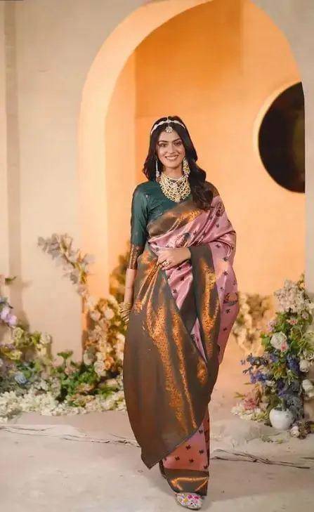     			THE PRIVATE LABLE Silk Blend Printed Regular Saree With Unstitched Blouse Piece ( Pink )