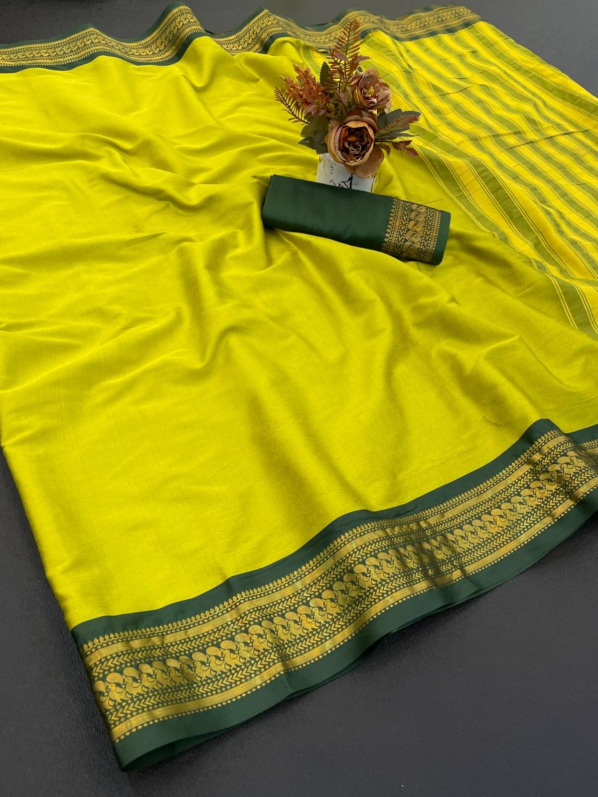     			THE PRIVATE LABLE Viscose Printed Regular Saree With Unstitched Blouse Piece ( Lime Green )