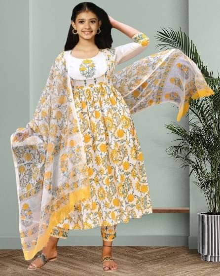     			Vetrokart Girls Cotton Blend Kurti with Salwar ( Pack of 1 , Yellow )