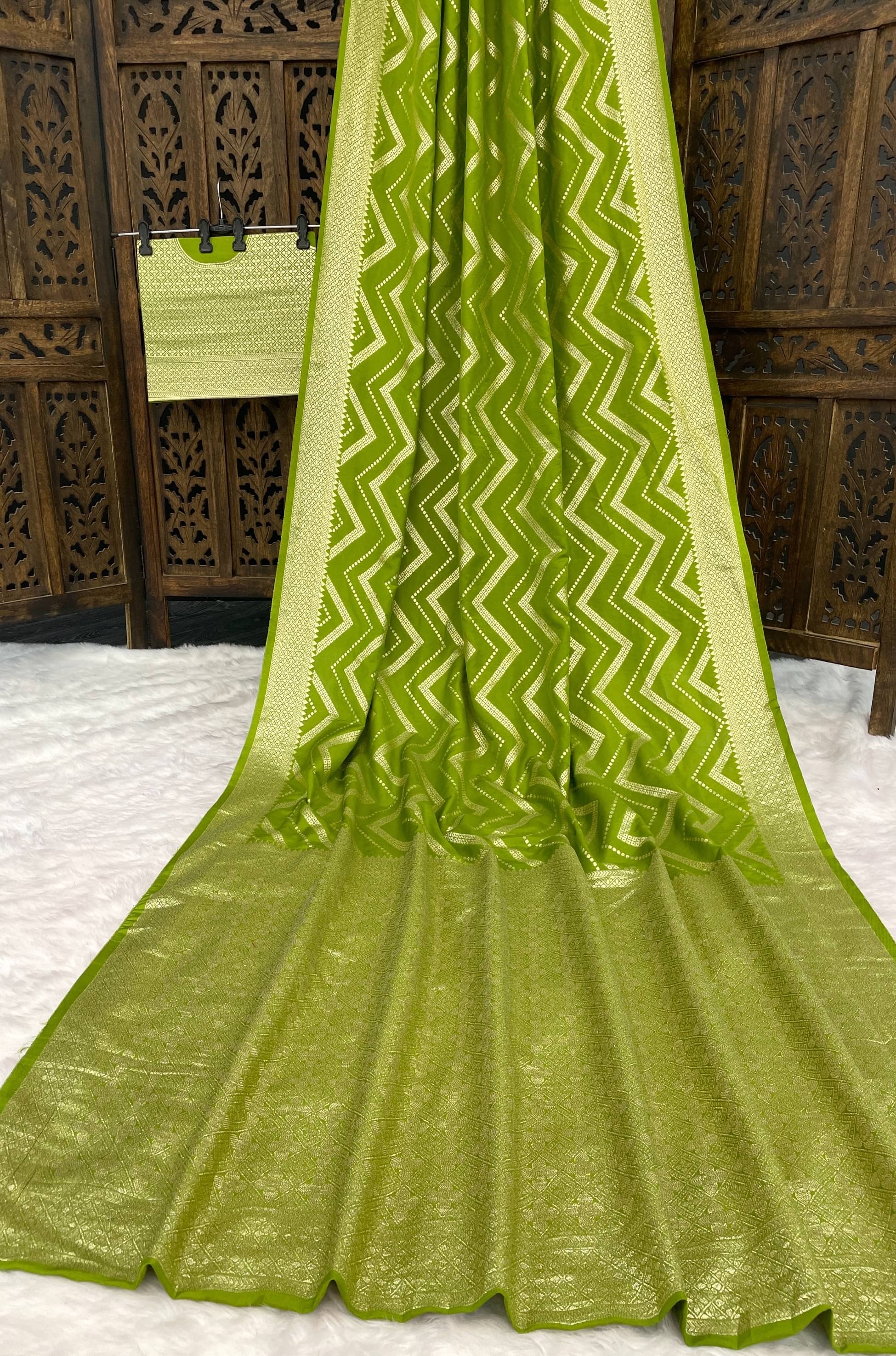 fab woven Art Silk Woven Design Kanjeevaram Sarees With Unstitched Blouse Piece ( Light Green ) fab woven Art Silk Woven Design Kanjeevaram Sarees With Unstitched Blouse Piece ( Light Green )