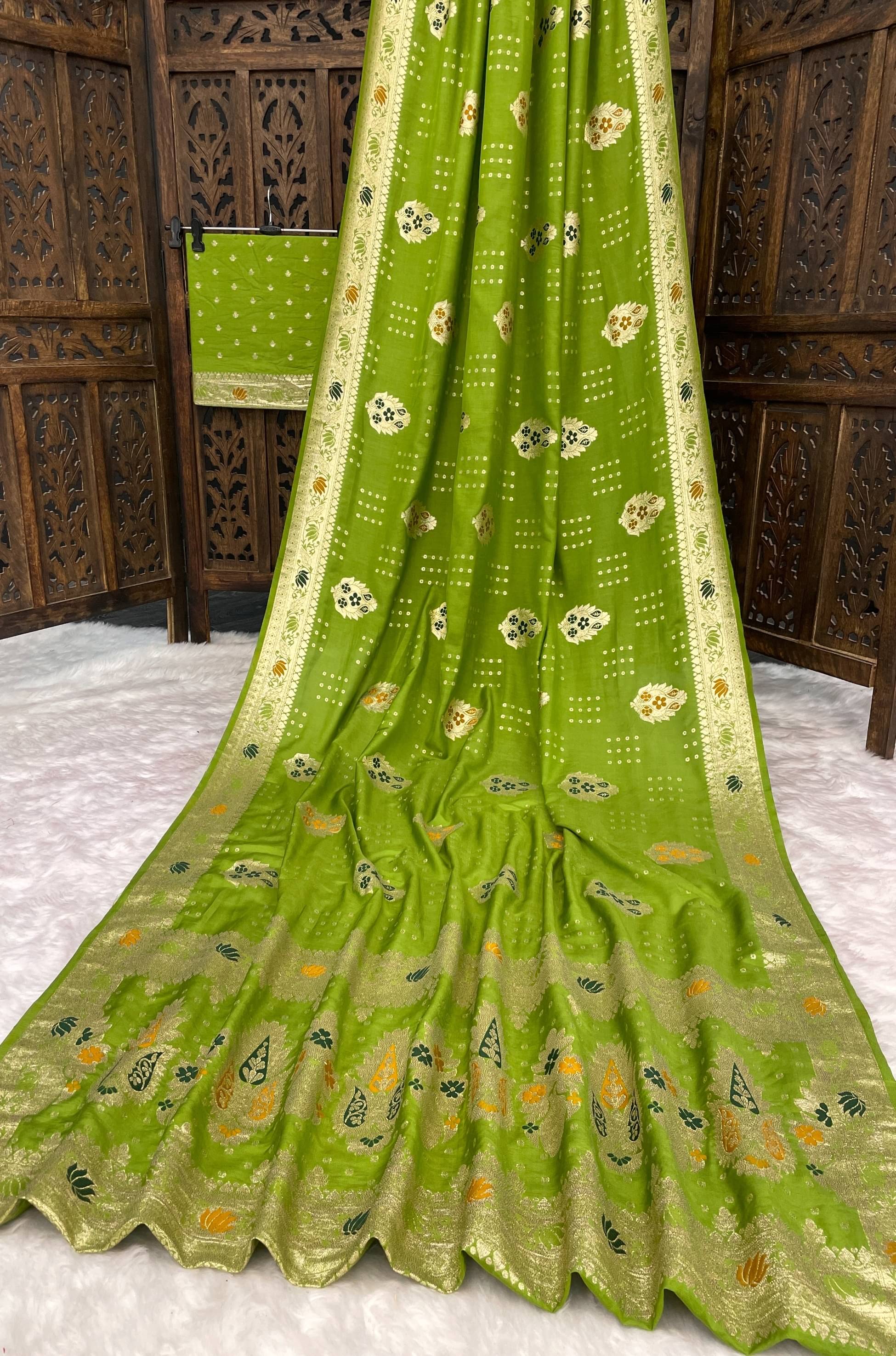     			fab woven Art Silk Woven Design Kanjeevaram Sarees With Unstitched Blouse Piece ( Green )