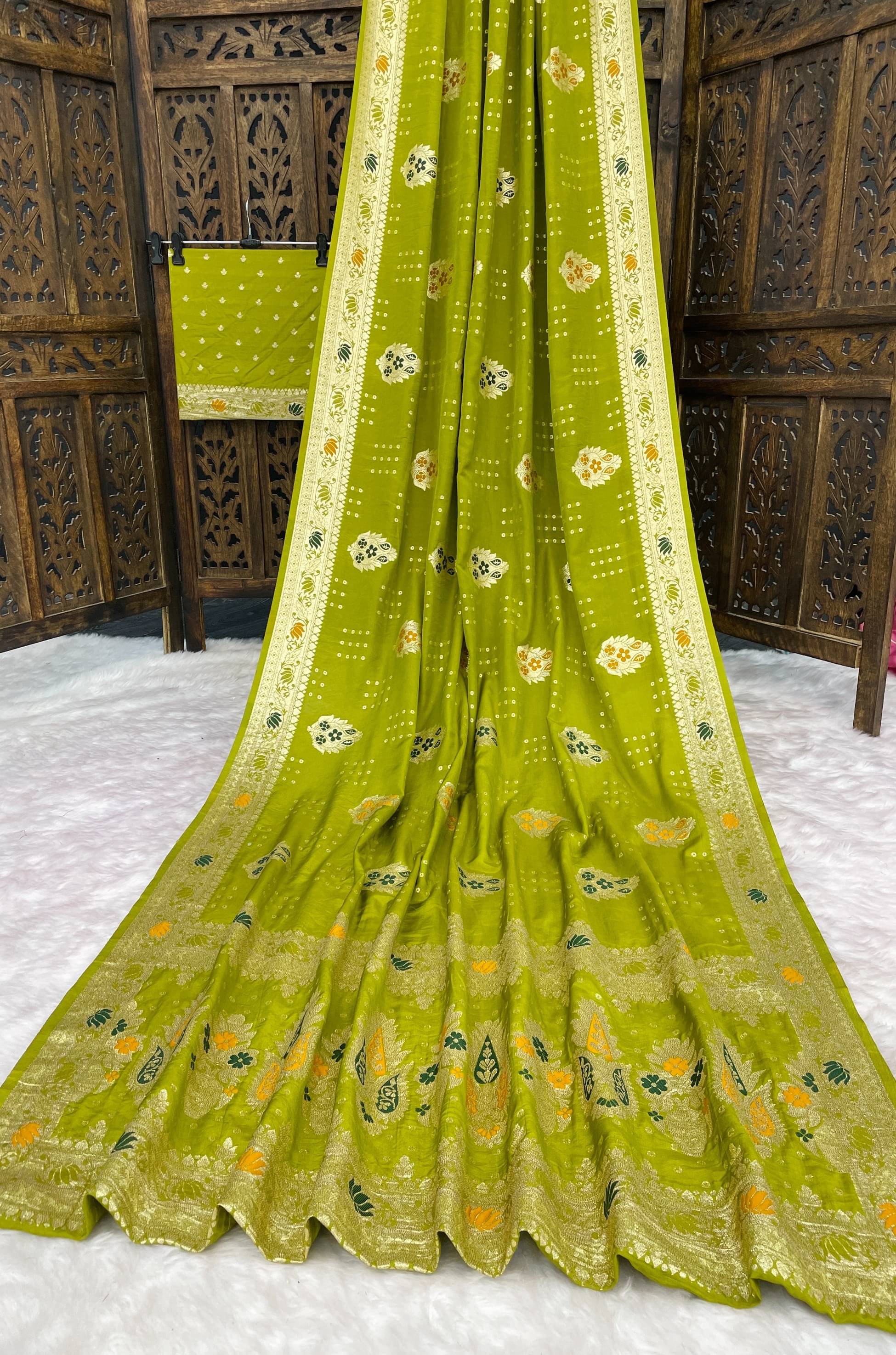     			fab woven Art Silk Woven Design Kanjeevaram Sarees With Unstitched Blouse Piece ( LightGreen )