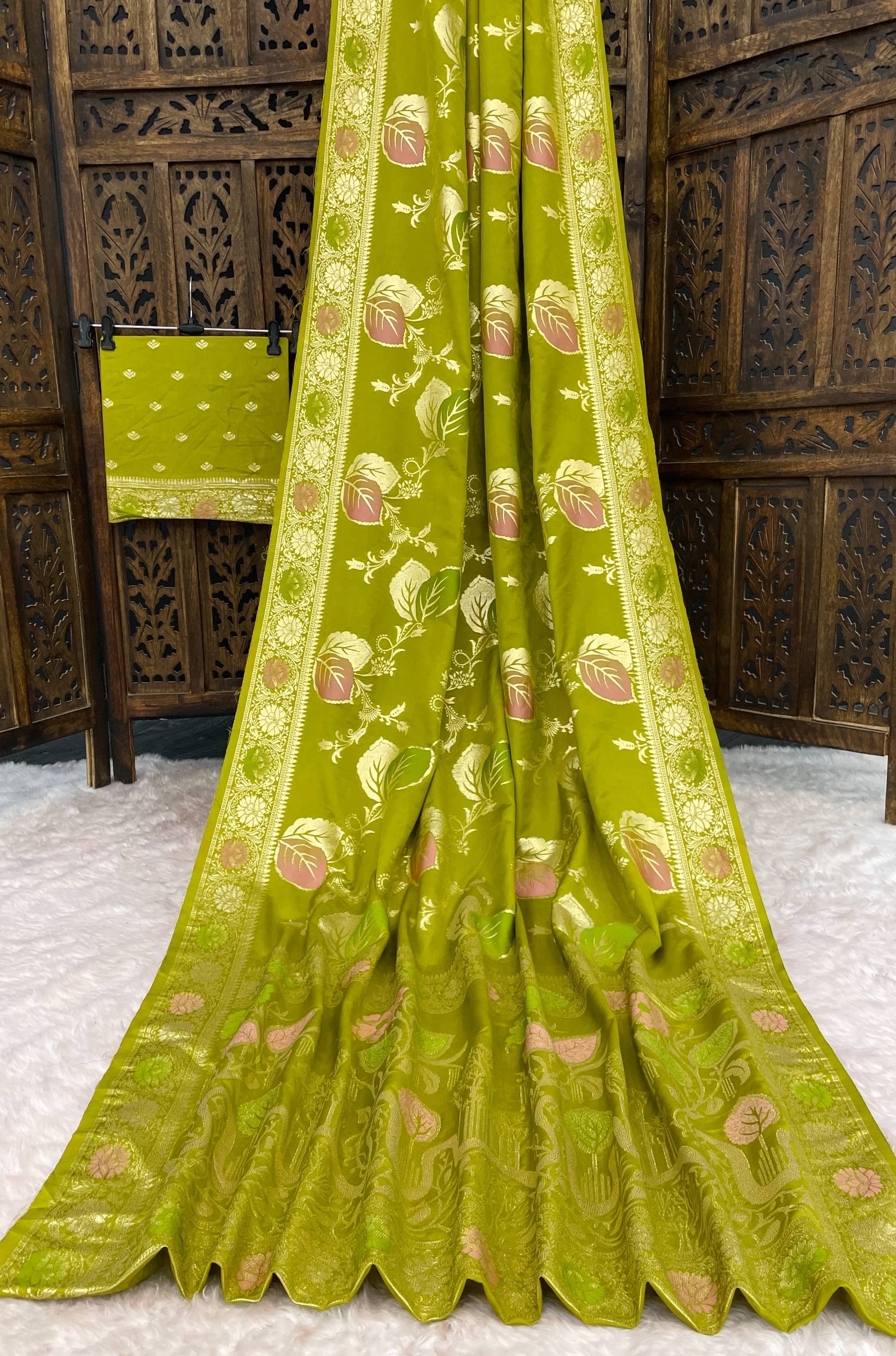     			fab woven Art Silk Woven Design Kanjeevaram Sarees With Unstitched Blouse Piece ( LightGreen )