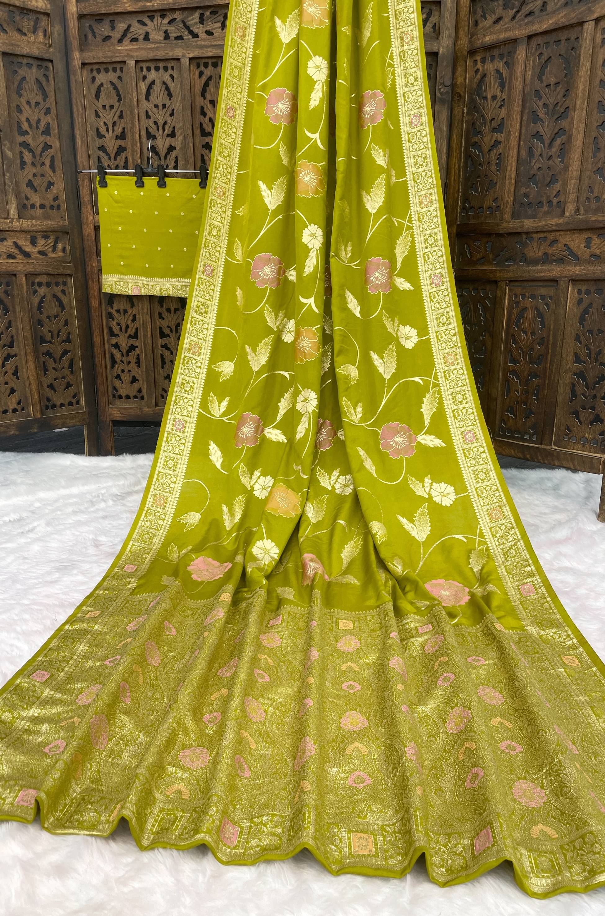     			fab woven Art Silk Woven Design Kanjeevaram Sarees With Unstitched Blouse Piece ( Light Green )