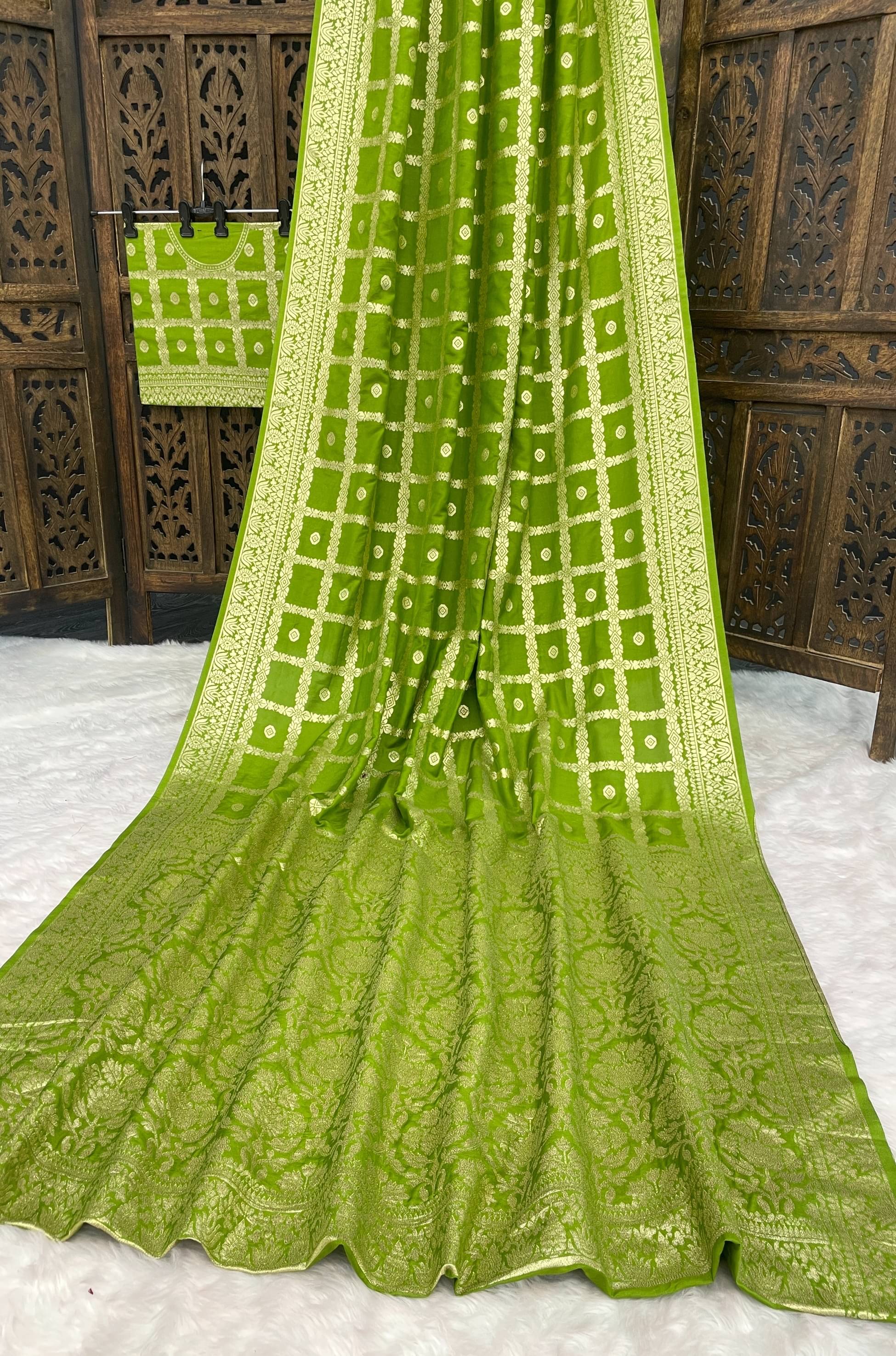     			fab woven Art Silk Woven Design Kanjeevaram Sarees With Unstitched Blouse Piece ( Green )
