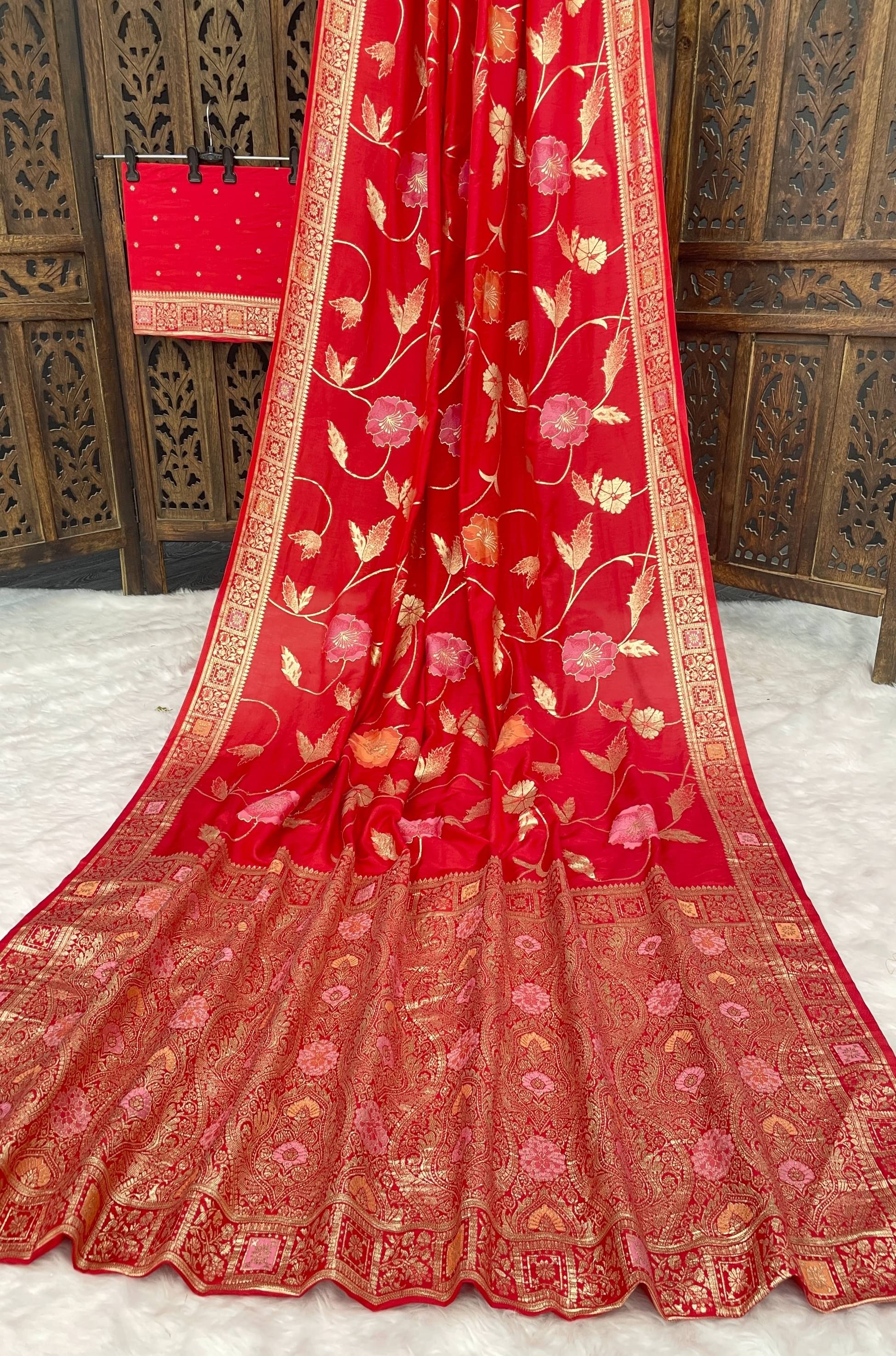     			fab woven Art Silk Woven Design Kanjeevaram Sarees With Unstitched Blouse Piece ( Red )