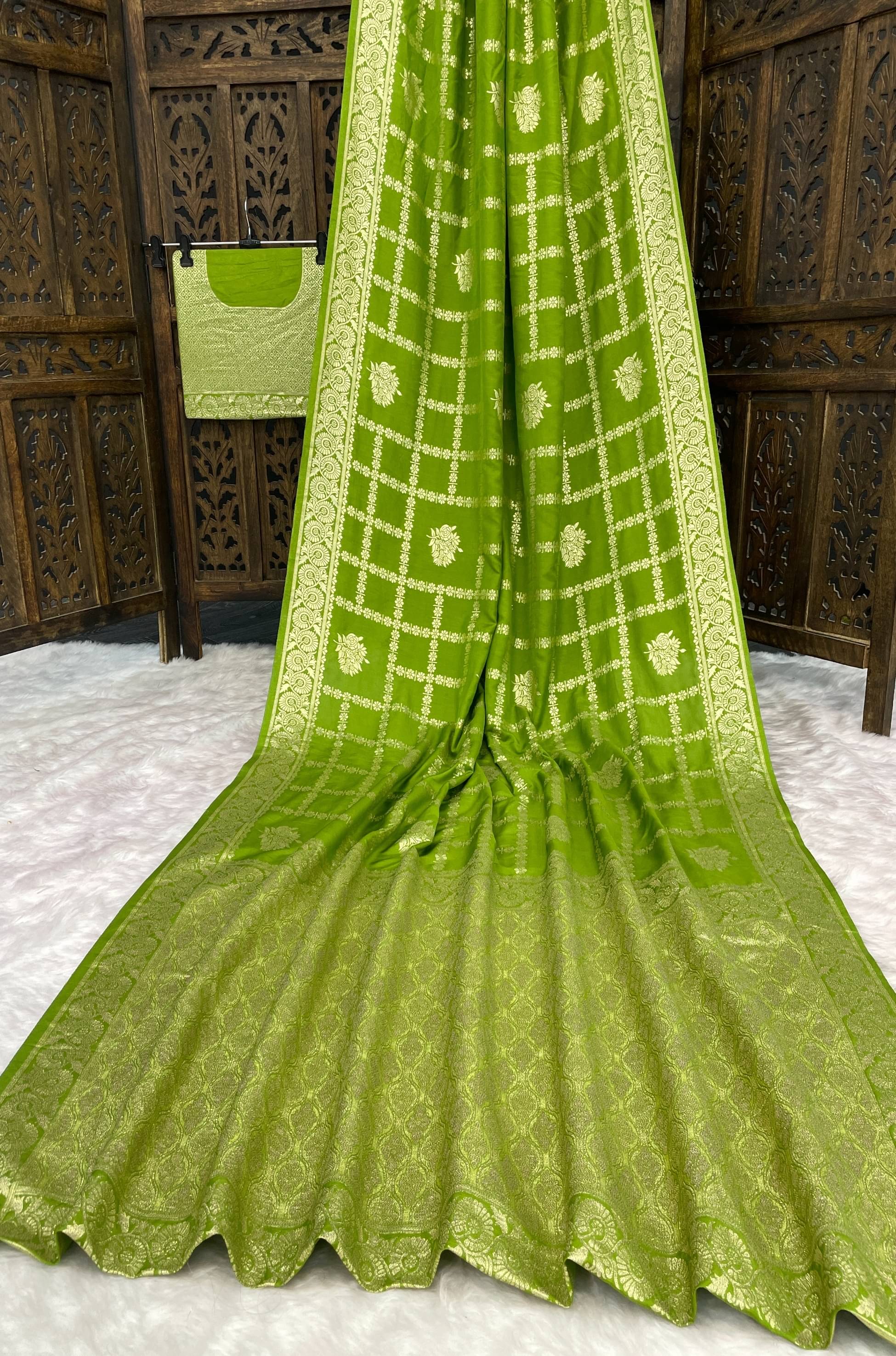     			fab woven Art Silk Woven Design Kanjeevaram Sarees With Unstitched Blouse Piece ( Green )