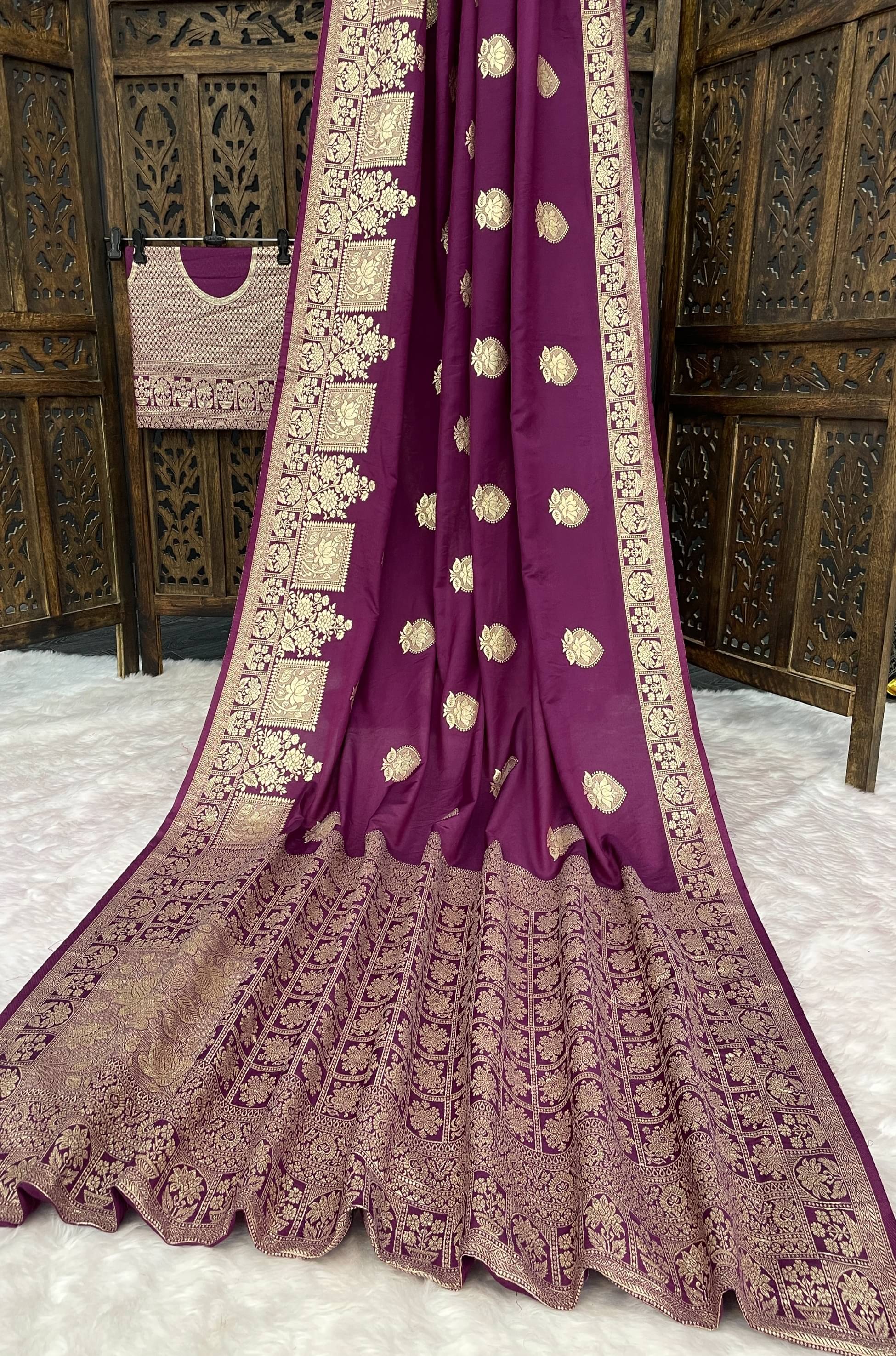     			fab woven Art Silk Woven Design Kanjeevaram Sarees With Unstitched Blouse Piece ( Wine )