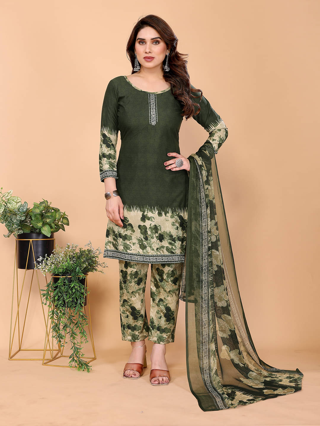     			ANAND SAREES Women Crepe Unstitched Dress Material ( Green )