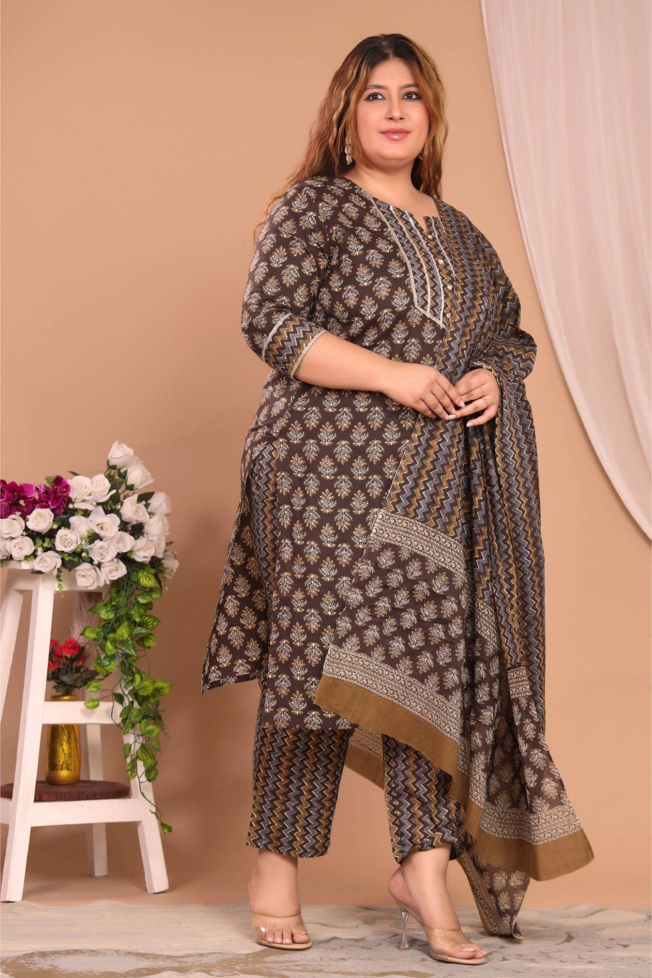     			Gyapti Women Cotton Printed Straight Kurti With Pants ( Green )
