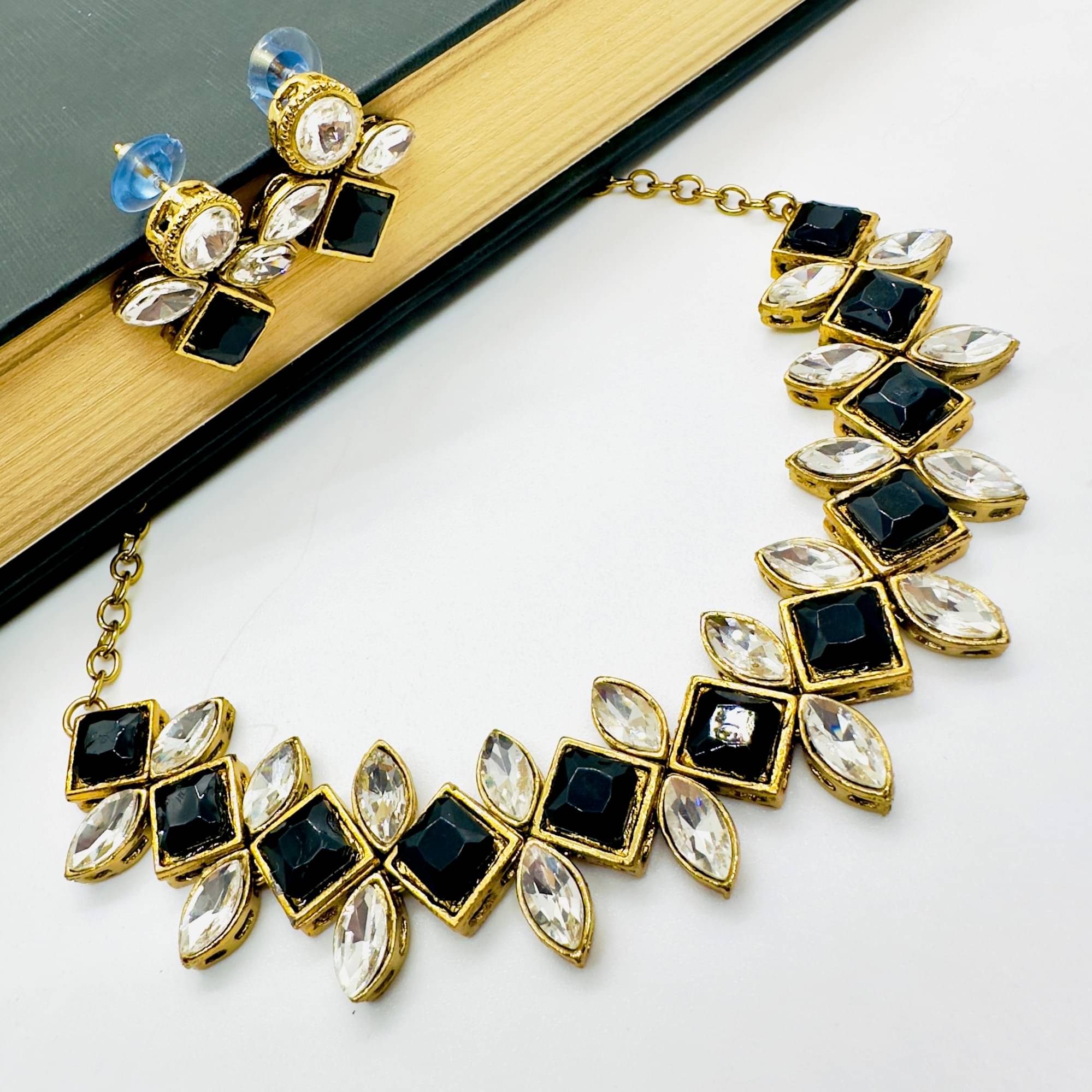     			JN HANDICRAFT Black Alloy Necklace Set ( Pack of 1 )