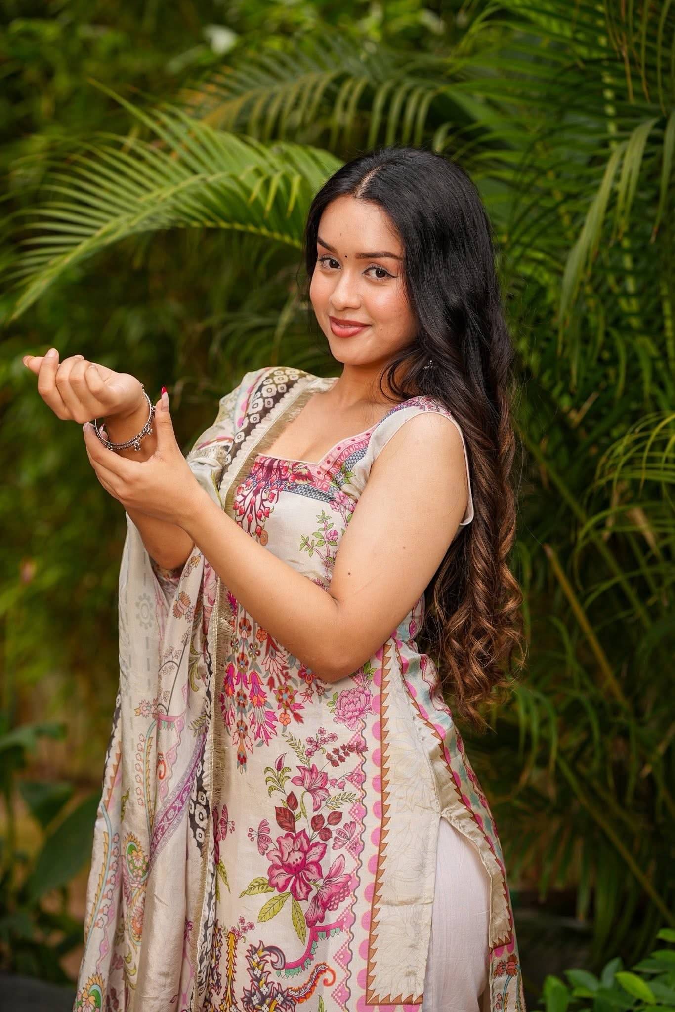 KOTRONS Women Crepe Printed Straight Kurti With Pants ( Cream ) KOTRONS Women Crepe Printed Straight Kurti With Pants ( Cream )