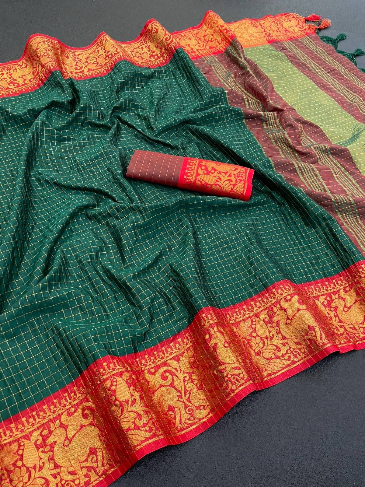 SATVASHIV Jacquard Checked Regular Saree With Unstitched Blouse Piece ( Green ) SATVASHIV Jacquard Checked Regular Saree With Unstitched Blouse Piece ( Green )