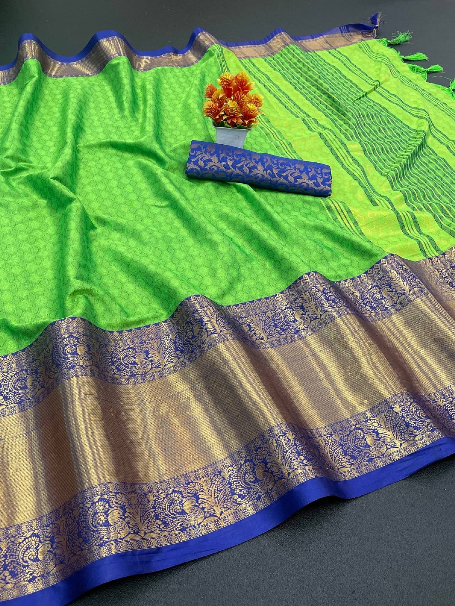     			SATVASHIV Cotton Silk Woven Regular Saree With Unstitched Blouse Piece ( Light Green )
