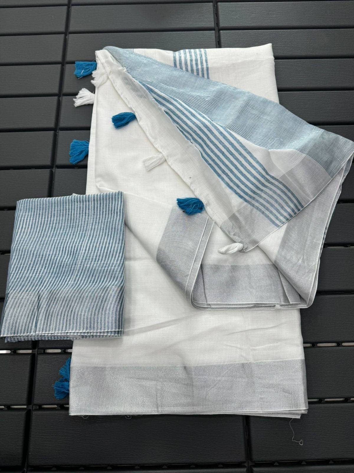 SATVASHIV Cotton Woven Regular Saree With Unstitched Blouse Piece ( Sky Blue )     			SATVASHIV Cotton Woven Regular Saree With Unstitched Blouse Piece ( Sky Blue )