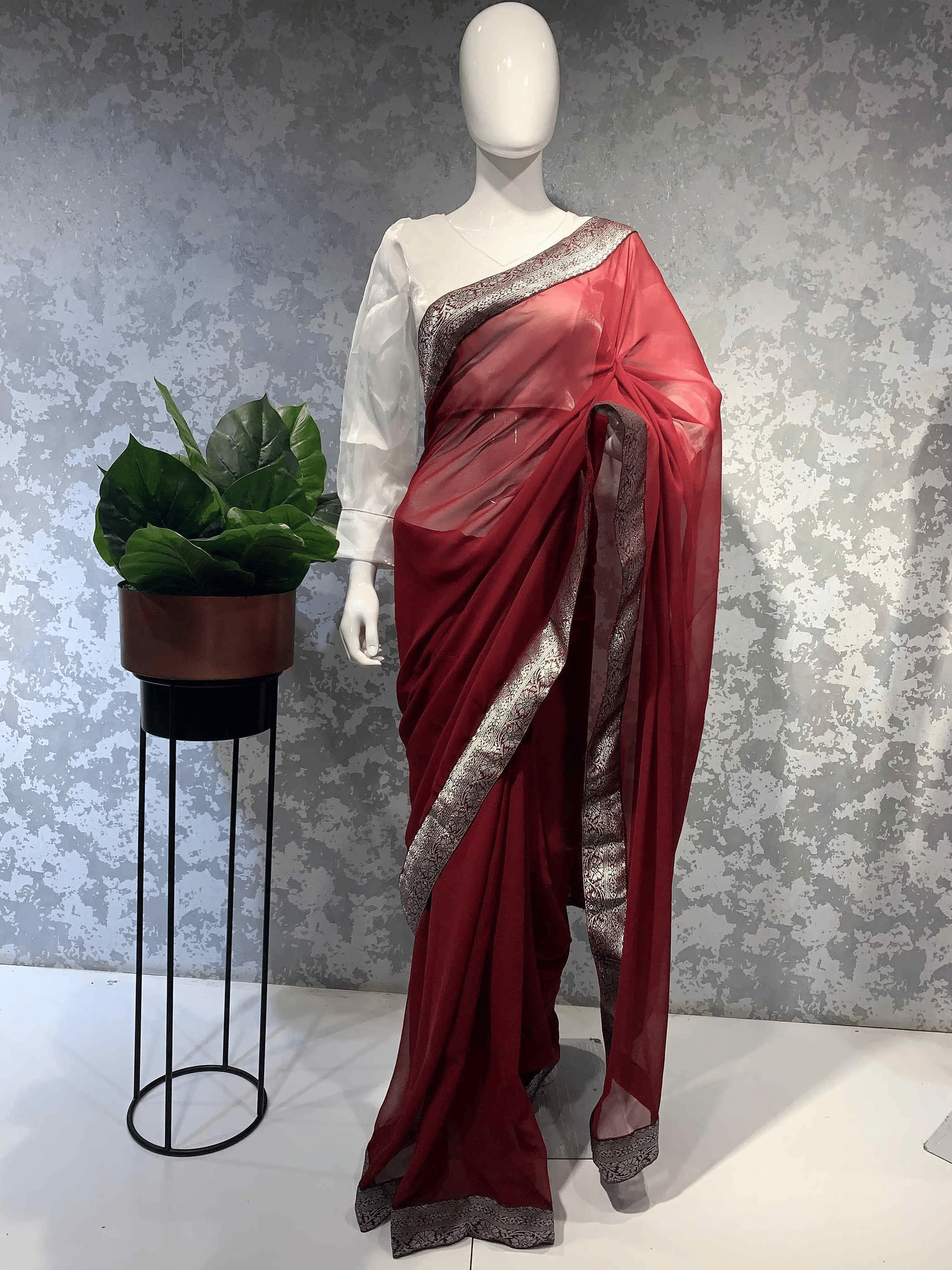    			SATVASHIV Georgette Solid Regular Saree With Unstitched Blouse Piece ( Maroon )