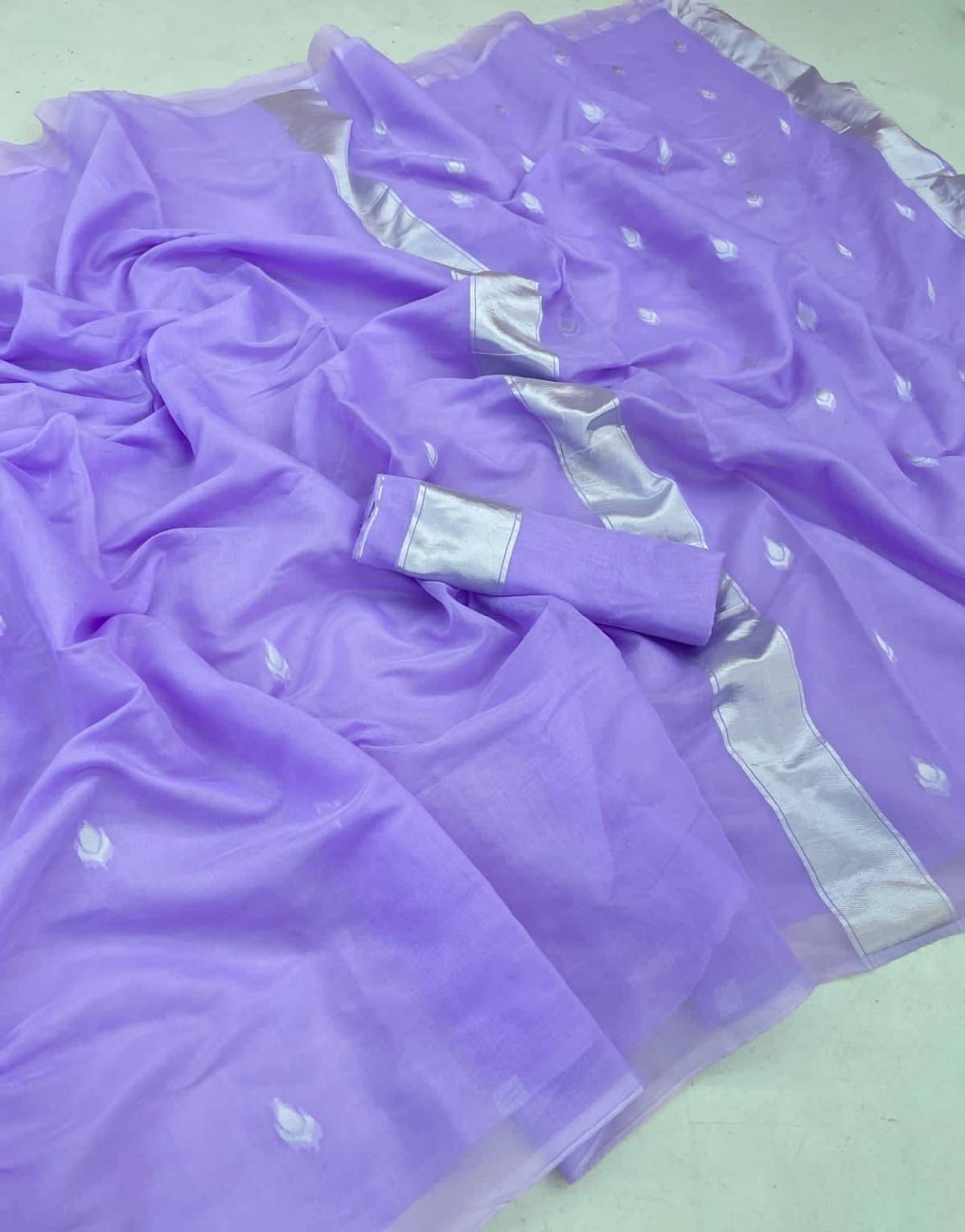 SATVASHIV Linen Woven Regular Saree With Unstitched Blouse Piece ( Lavender ) SATVASHIV Linen Woven Regular Saree With Unstitched Blouse Piece ( Lavender )