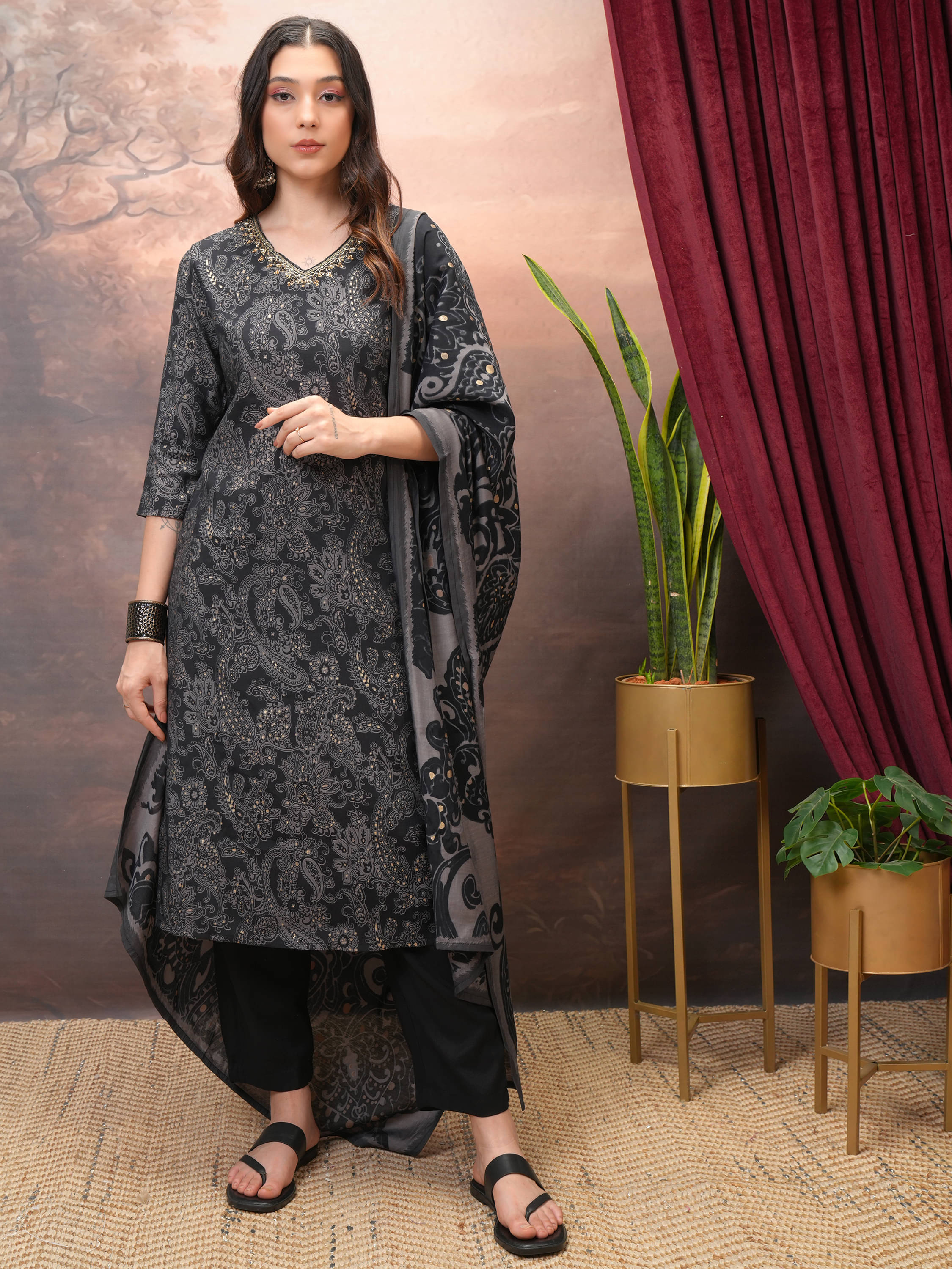     			Vishudh Women Viscose Printed Straight Kurti With Pants ( Black )