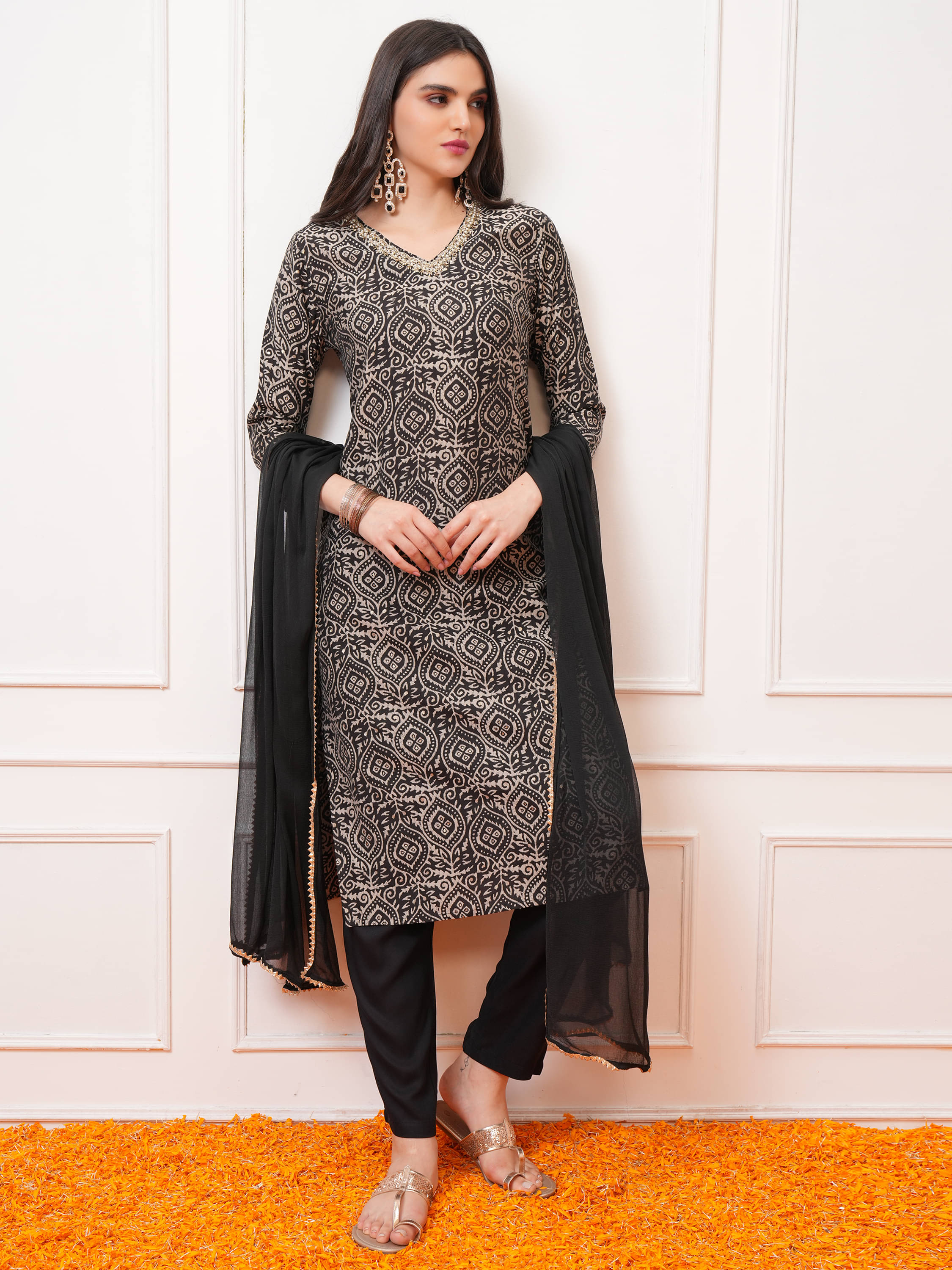     			Vishudh Women Viscose Printed Straight Kurti With Pants ( Black )