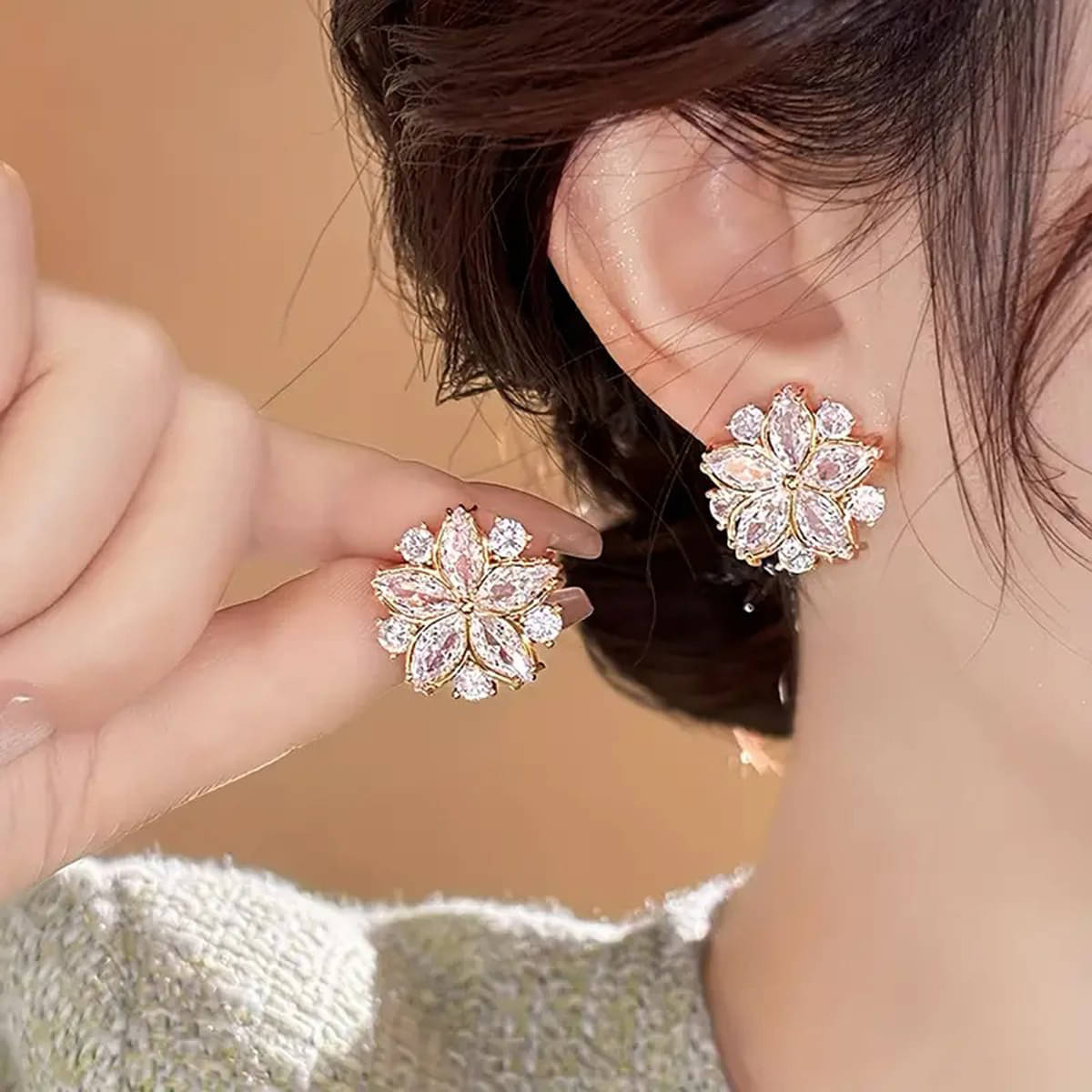     			ENTERCARTS Golden Drop Earrings ( Pack of 1 )
