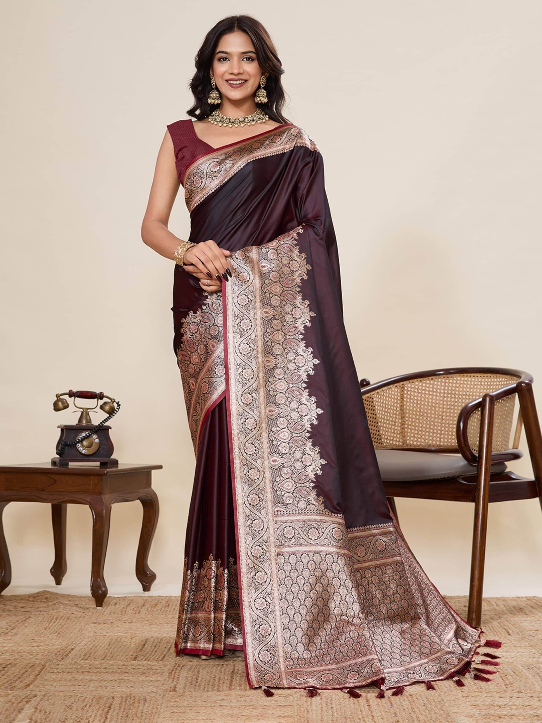     			Rangtulika Ethnics Silk Solid Banarasi saree With Unstitched Blouse Piece ( Maroon )
