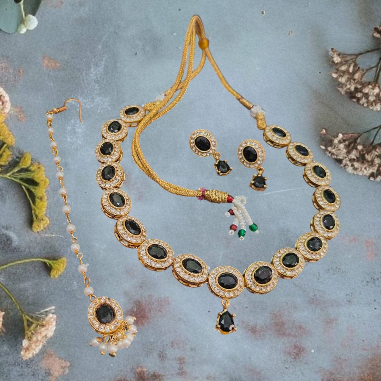     			Ridhi Sidhi Collection Black Brass Necklace Set ( Pack of 1 )