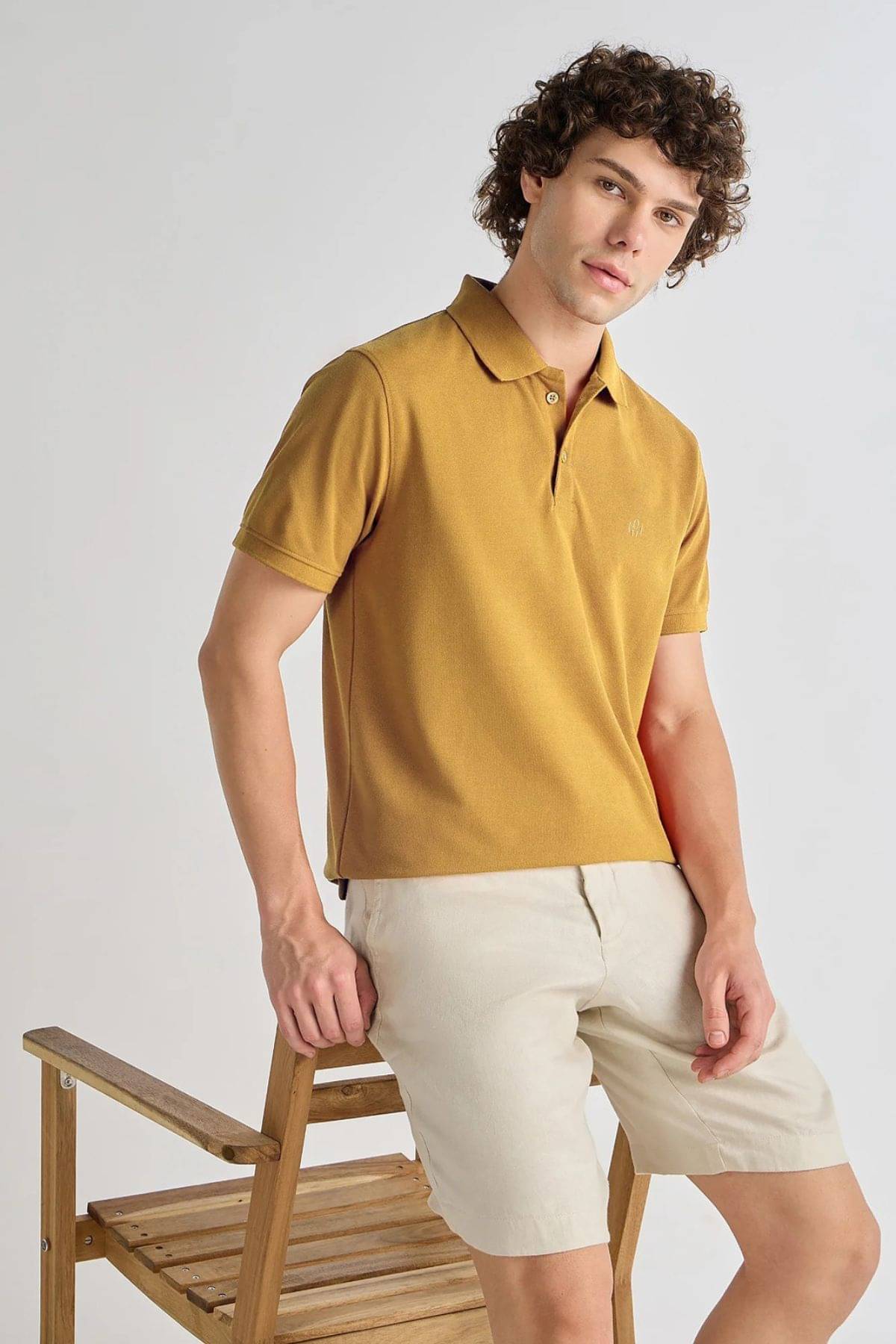     			COLOR HUNT Men Cotton Blend Regular Fit Solid Polo T Shirt ( Beige )
