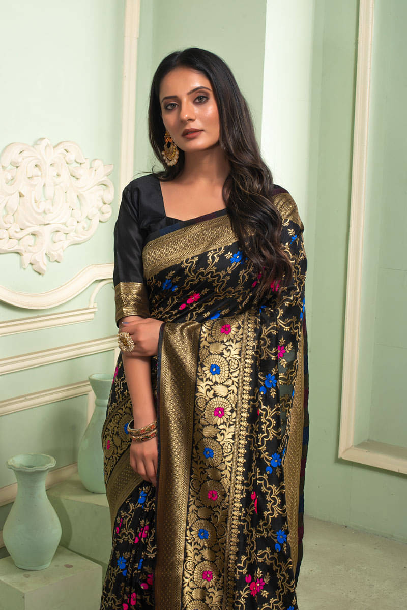     			Lilots Silk Blend Woven Regular Saree With Unstitched Blouse Piece ( Black )