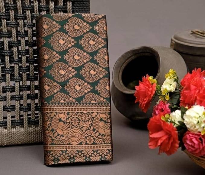     			SATVASHIV Jacquard Woven Banarasi saree With Unstitched Blouse Piece ( Green )