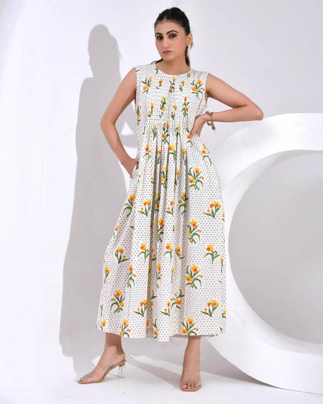     			SIDDHO HUM Women Cotton Blend Ethnic Dress ( White )
