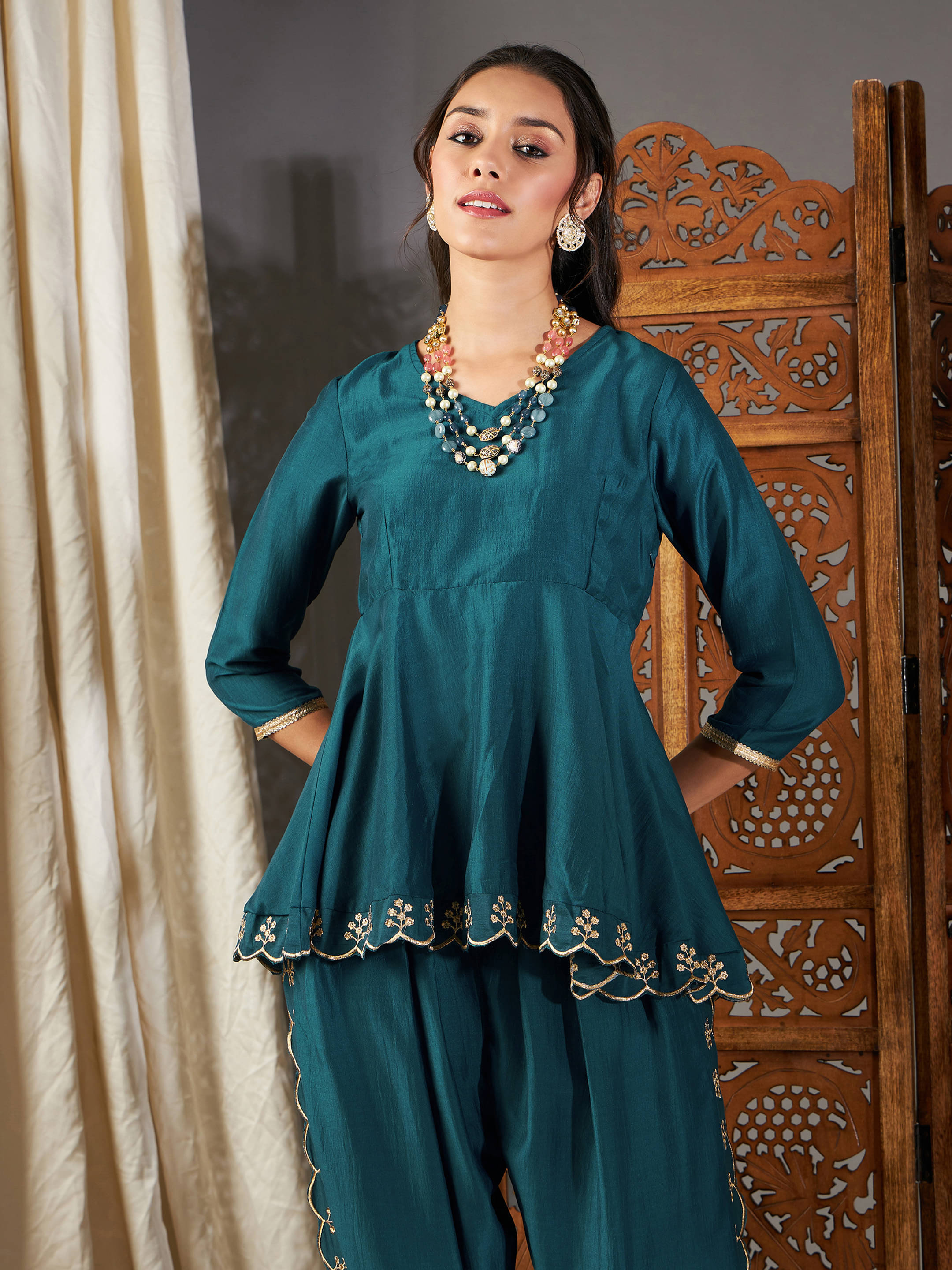     			Shae by SASSAFRAS Women's Polyester Peplum Top ( Teal )