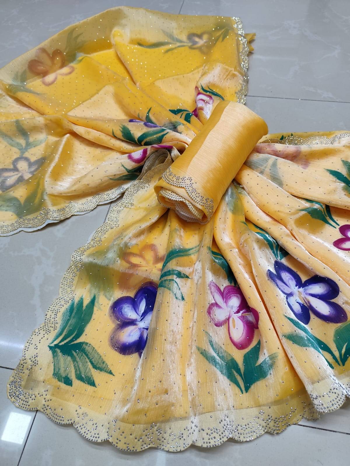     			Avenue Creation Jimmy Choo Printed Regular Saree With Unstitched Blouse Piece ( Yellow )