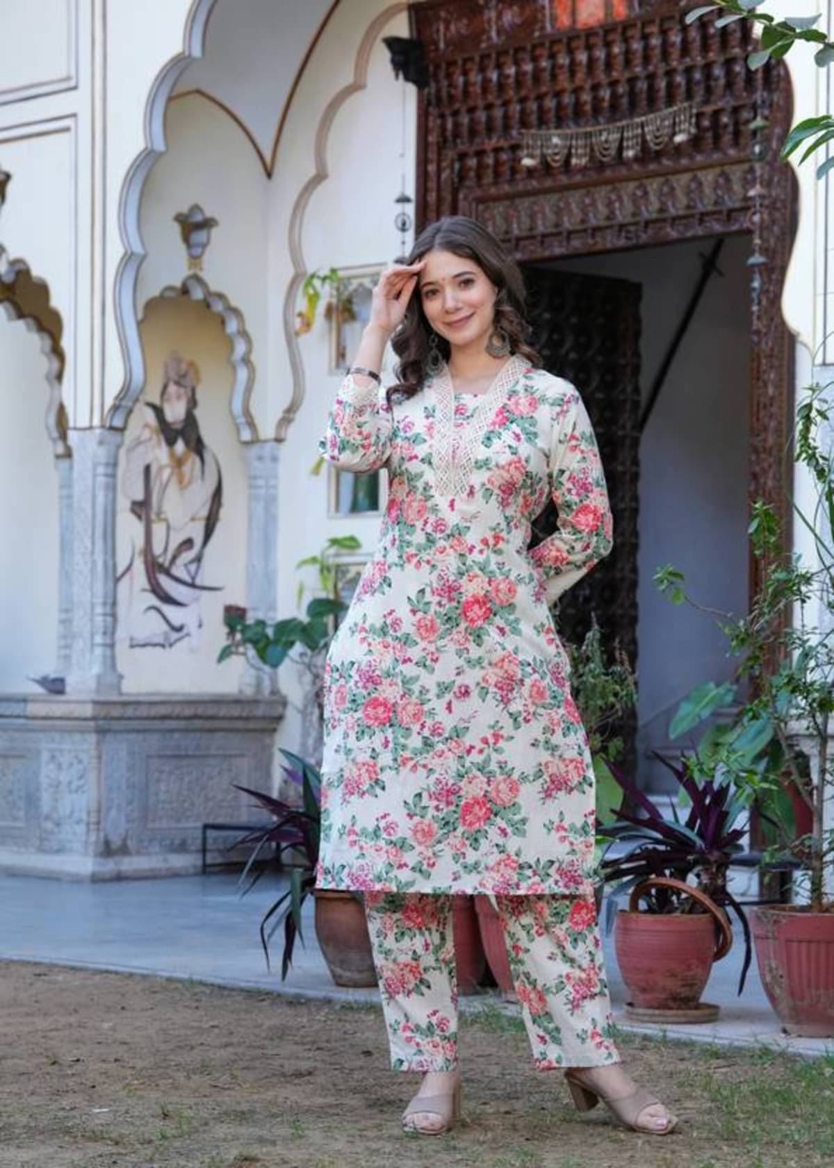     			CITYTALK Women Cotton Blend Printed Straight Kurti With Pants ( Beige )