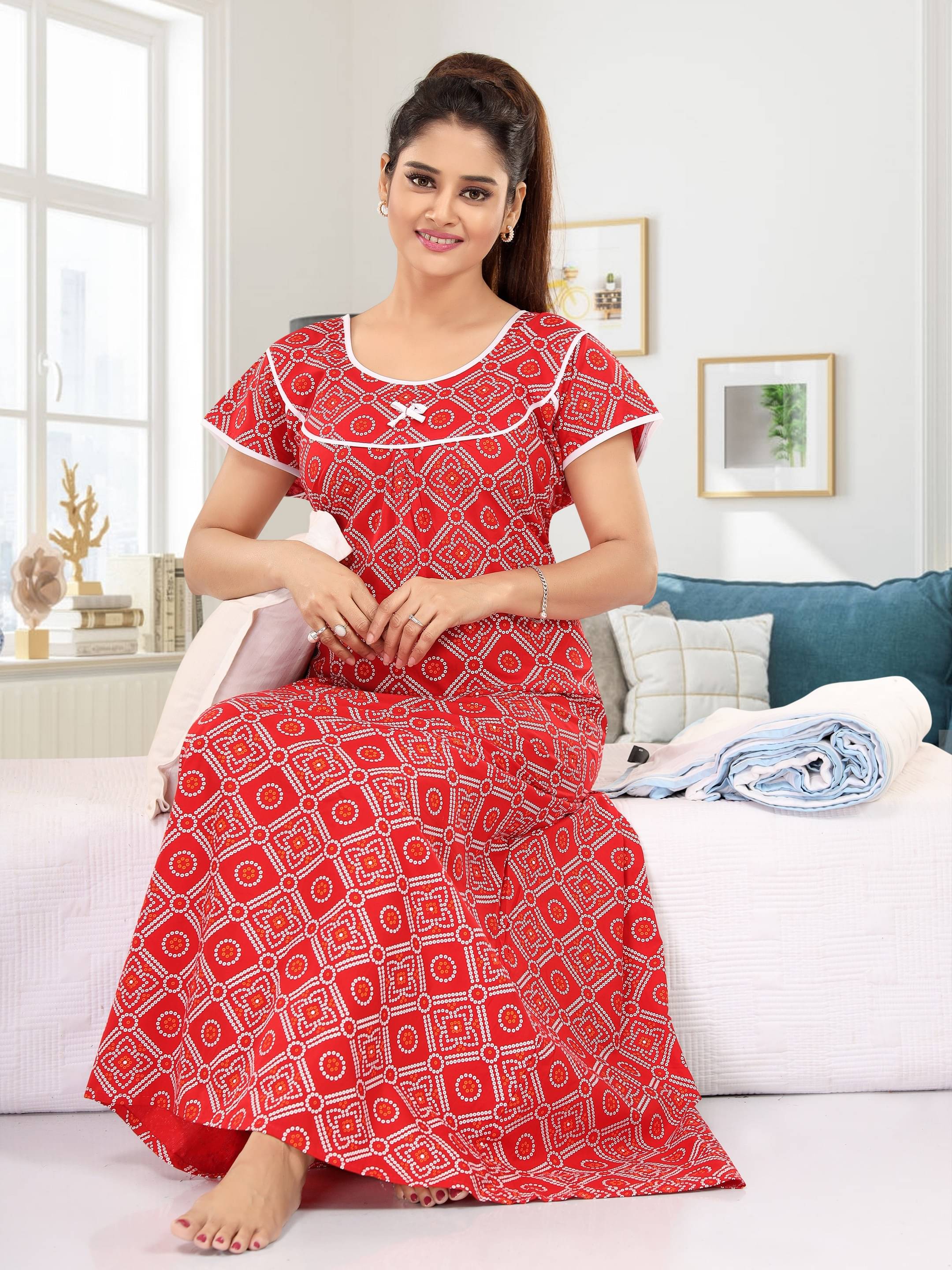     			Cinco Cotton Self Design Women Regular Nighty ( Red )
