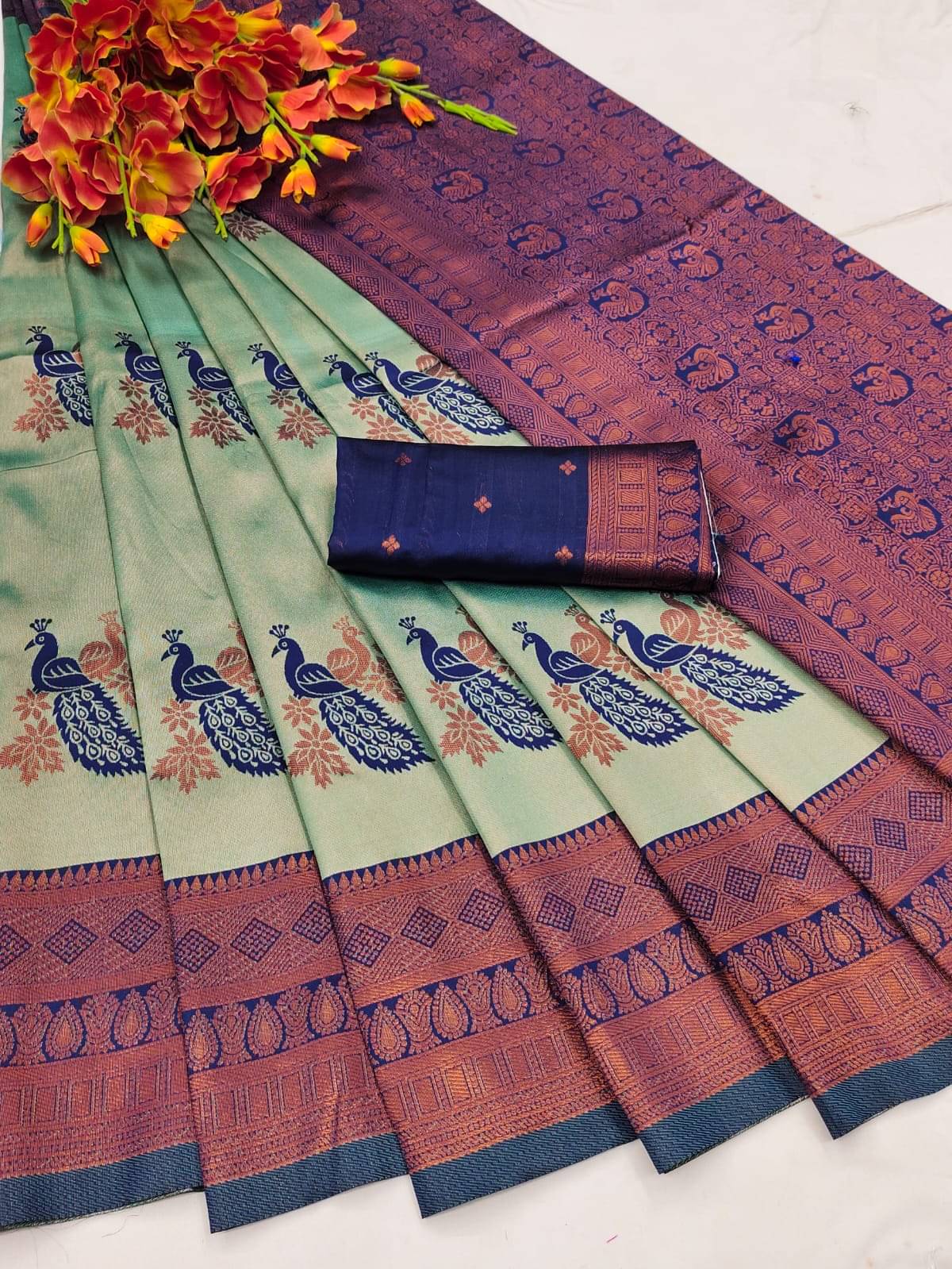     			RV CREATION Jacquard Self Design Banarasi saree With Unstitched Blouse Piece ( Green )