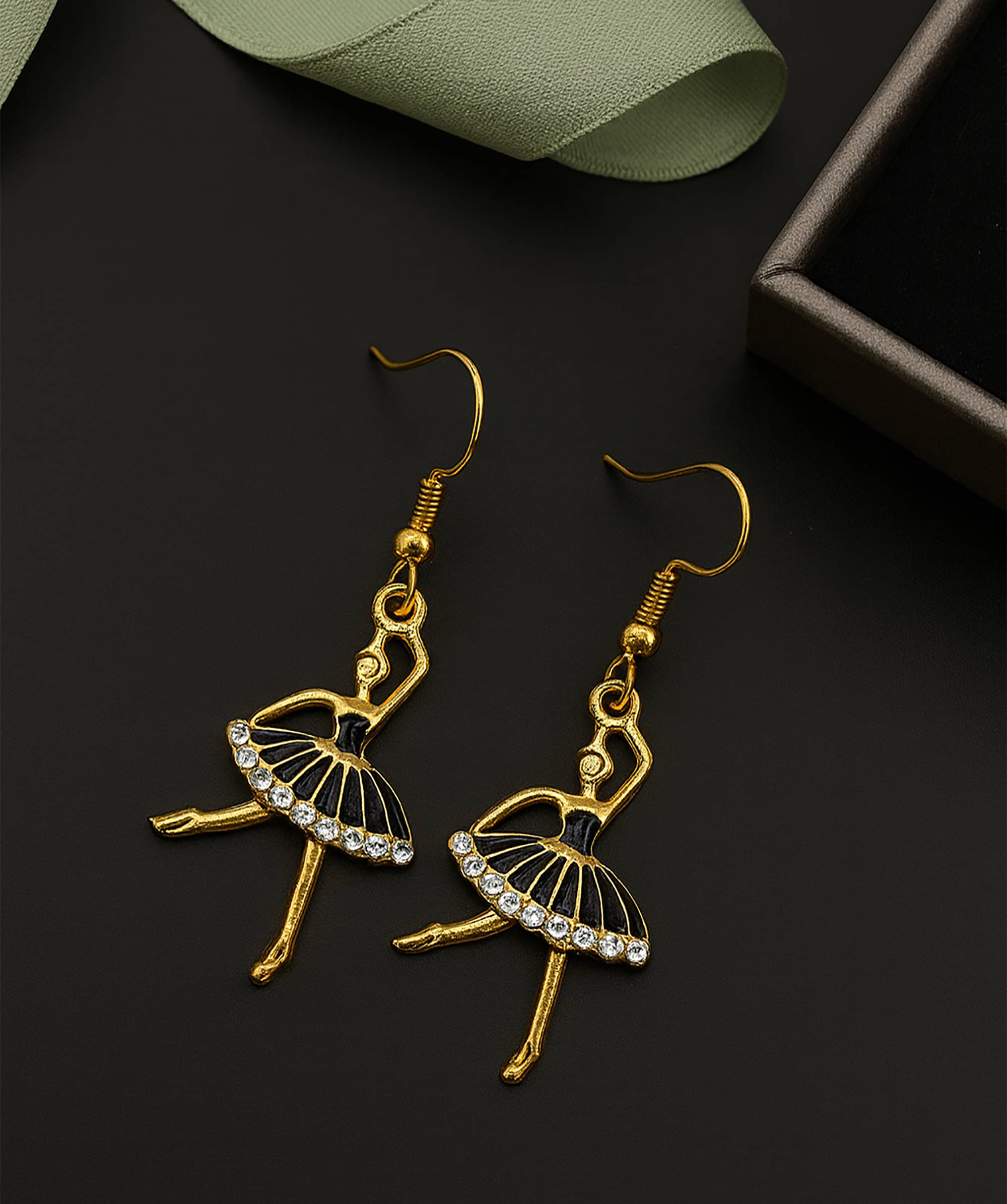     			SHANKH-KRIVA Golden Drop Earrings ( Pack of 1 )