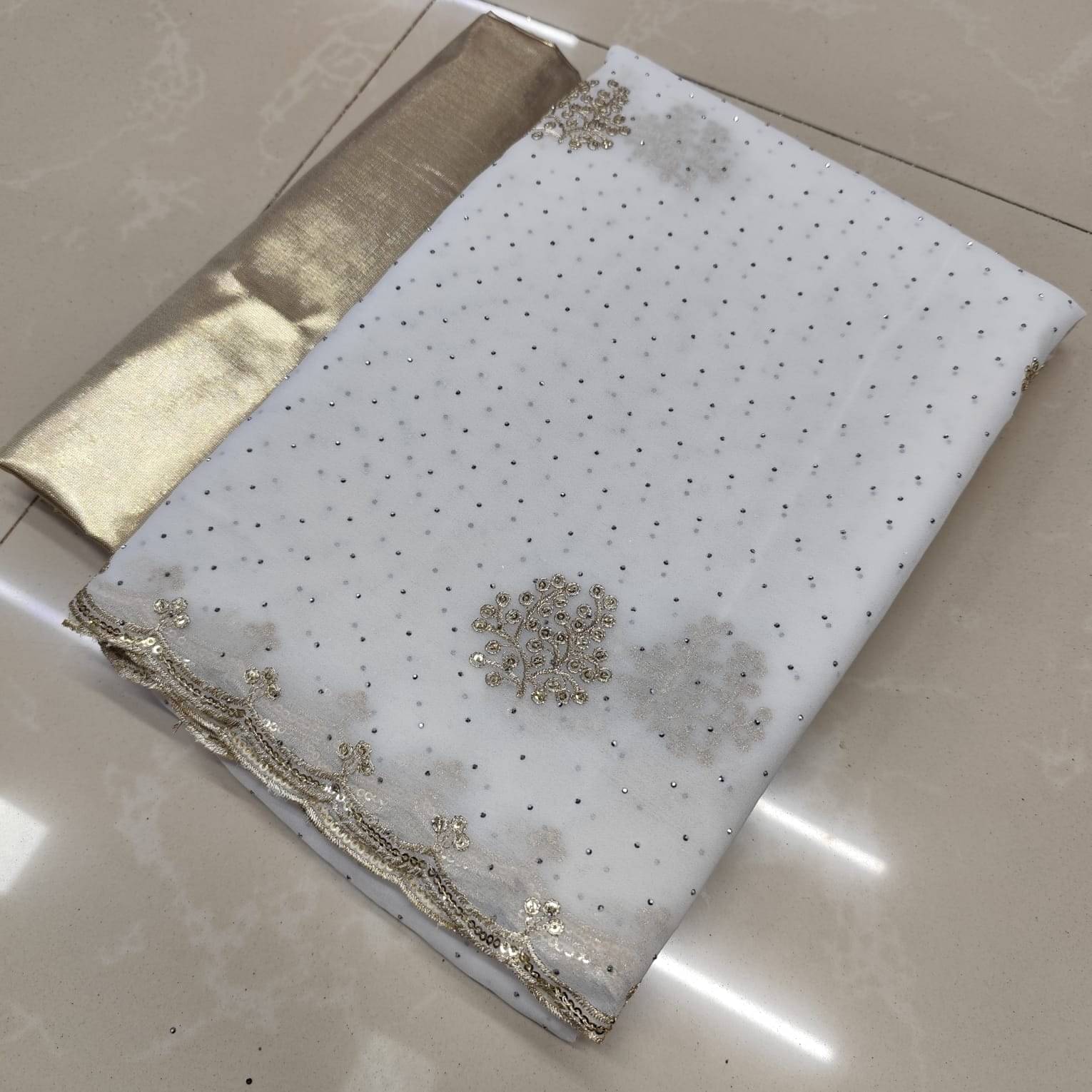     			Sareez House Chiffon Solid Regular Saree With Unstitched Blouse Piece ( White )