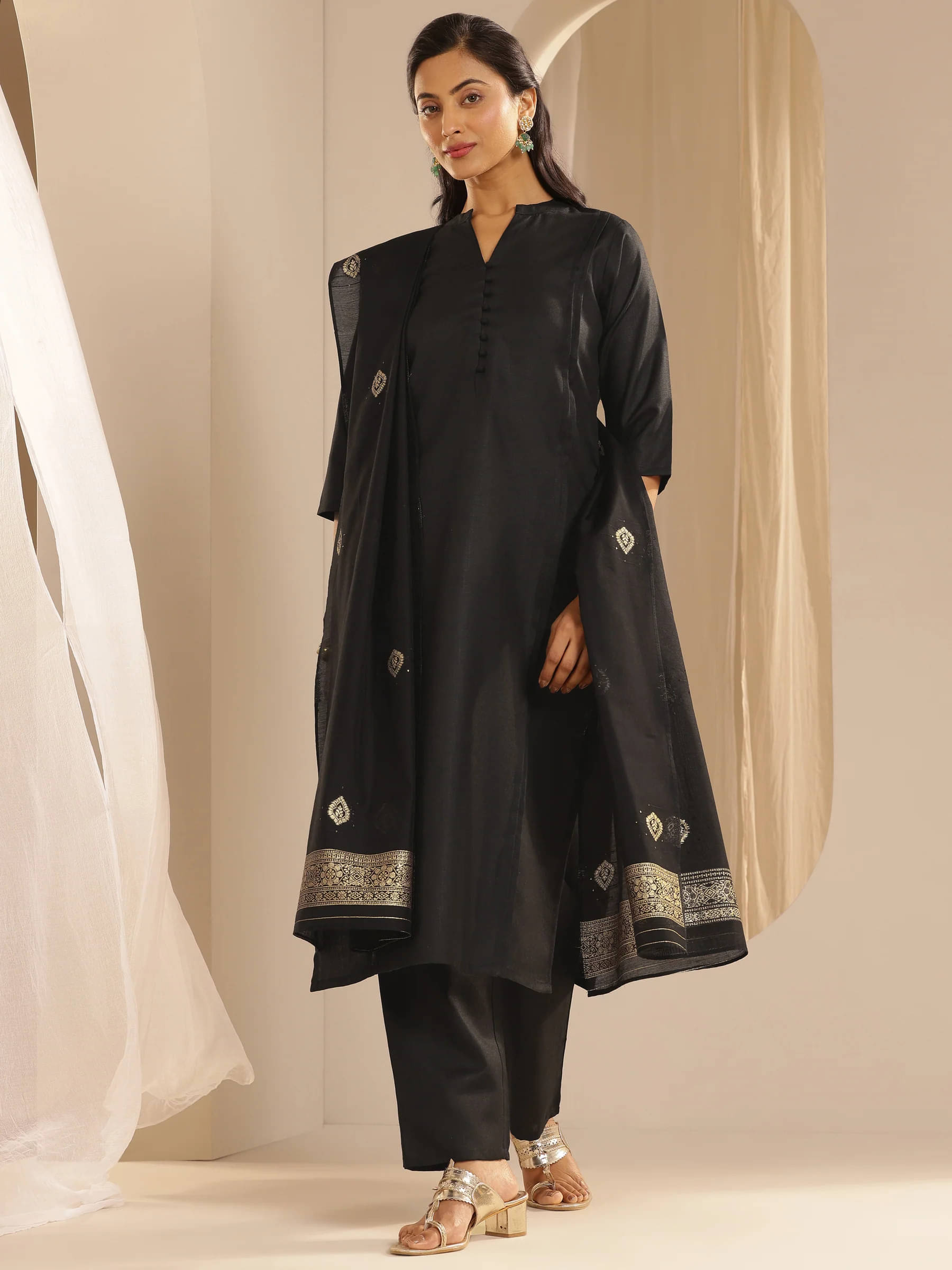 Trandtide Women Cotton Solid Straight Kurti With Pants ( Black ) Trandtide Women Cotton Solid Straight Kurti With Pants ( Black )